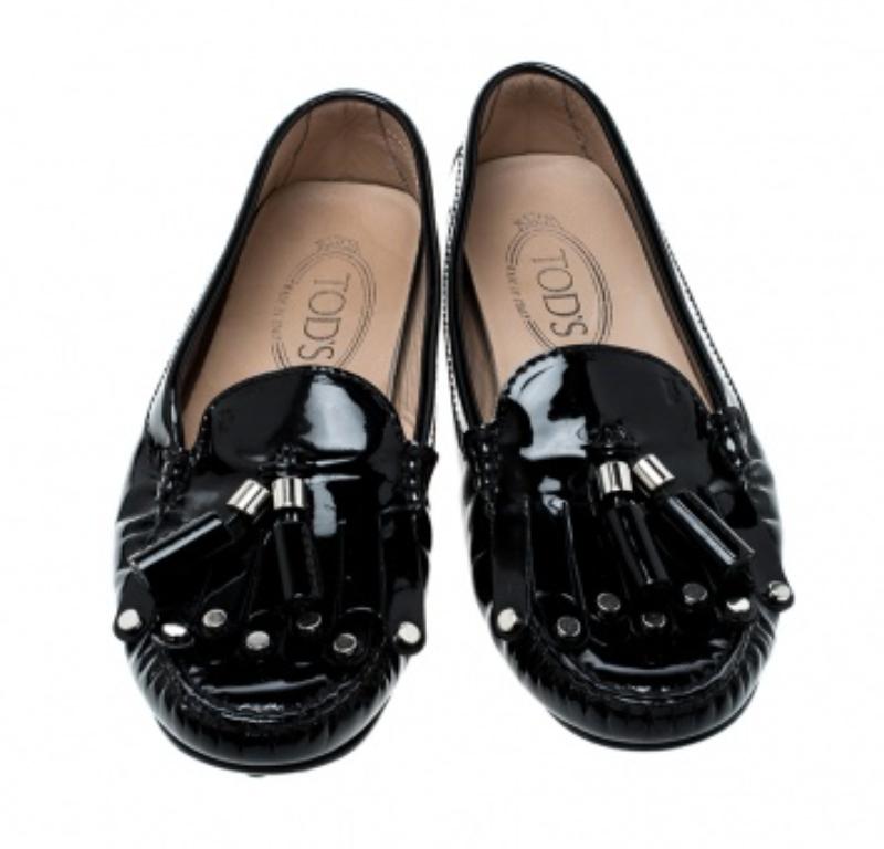 Tod's Loafers aus schwarzem Lackleder mit Quaste, Größe 36,5 (Schwarz) im Angebot