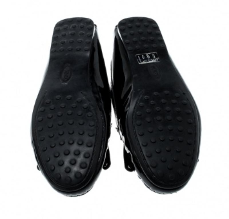 Tod's Loafers aus schwarzem Lackleder mit Quaste, Größe 36,5 im Angebot 2