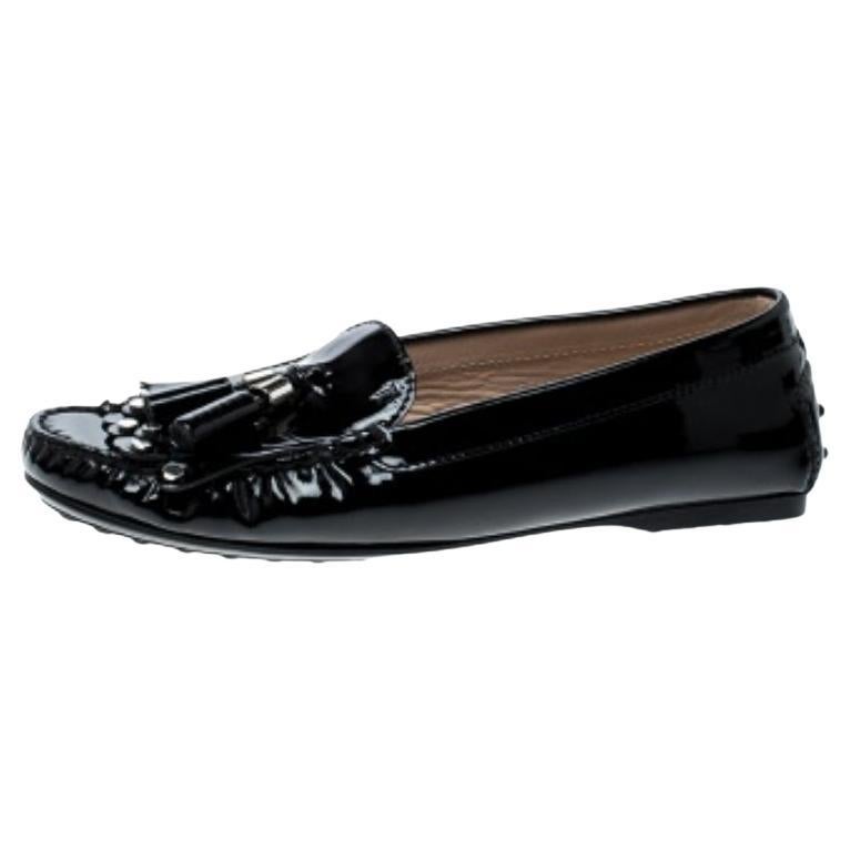 Tod's Loafers aus schwarzem Lackleder mit Quaste, Größe 36,5 im Angebot