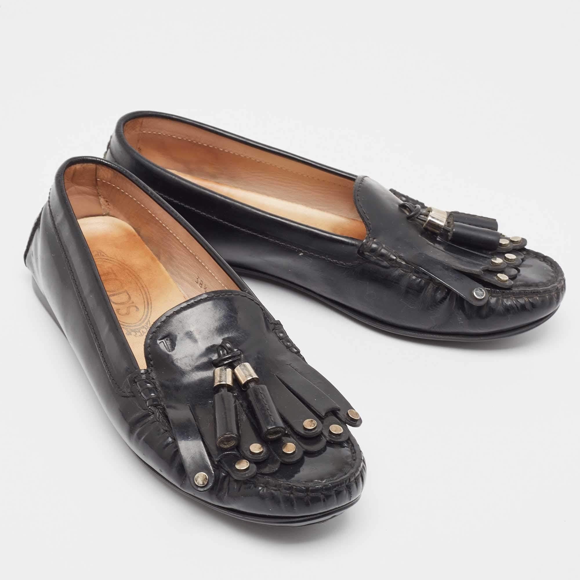 Tod's Schwarz Lackleder Tessal Fransen Detail Slip On Loafers Größe 38,5 Damen im Angebot