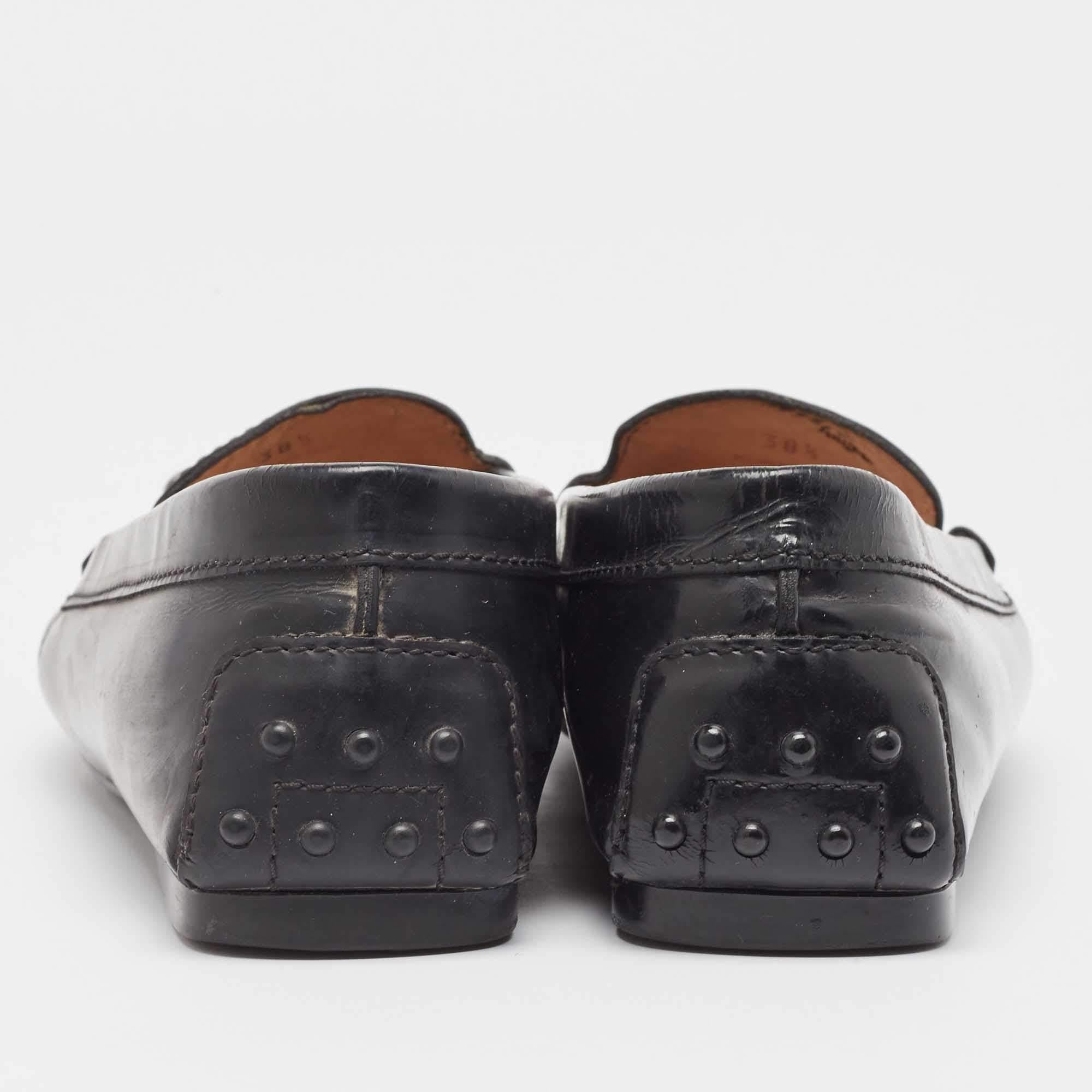 Tod's Schwarz Lackleder Tessal Fransen Detail Slip On Loafers Größe 38,5 im Angebot 1