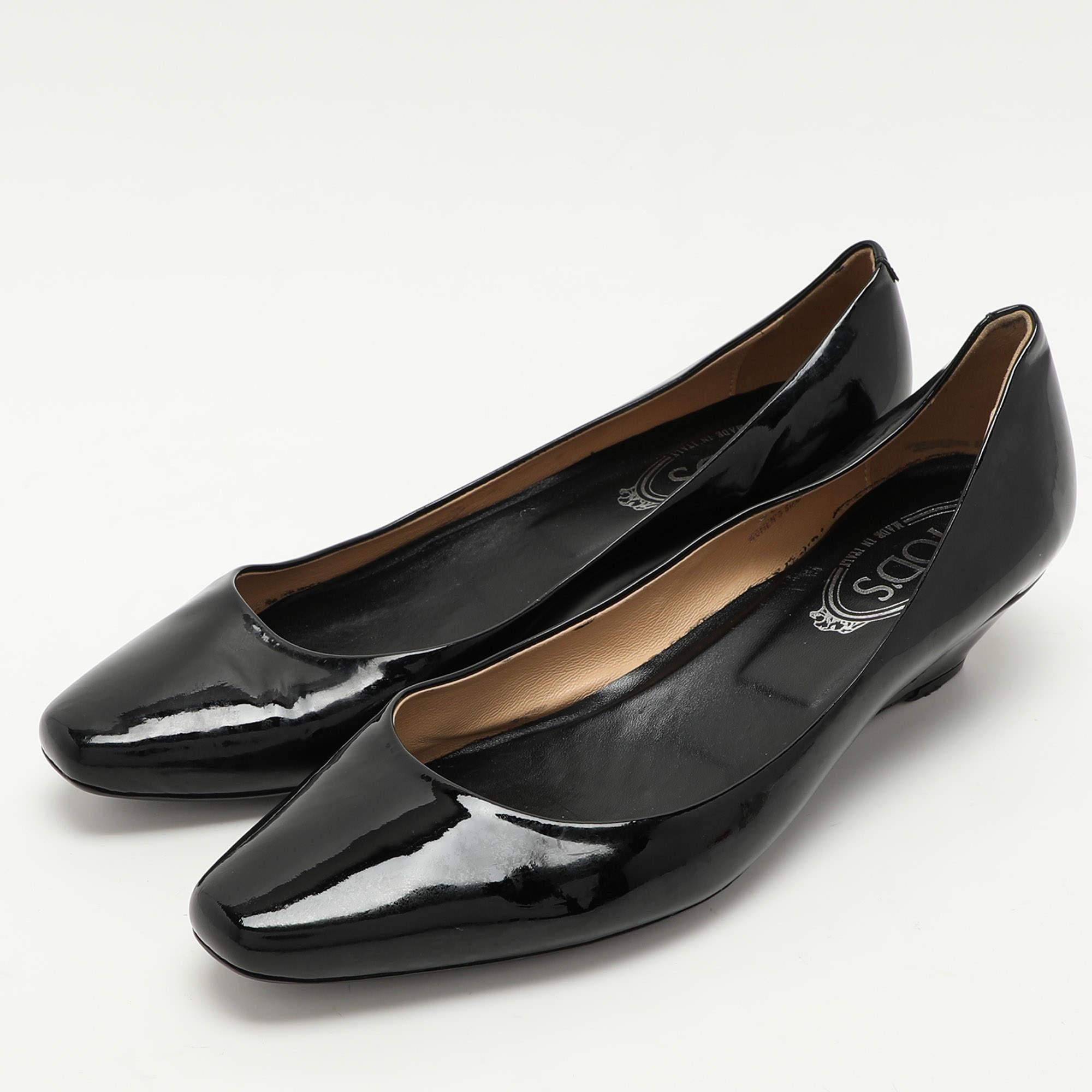 Exuding femininity and elegance  these pumps feature a chic silhouette with an attractive design. You can wear these pumps for a stylish look.