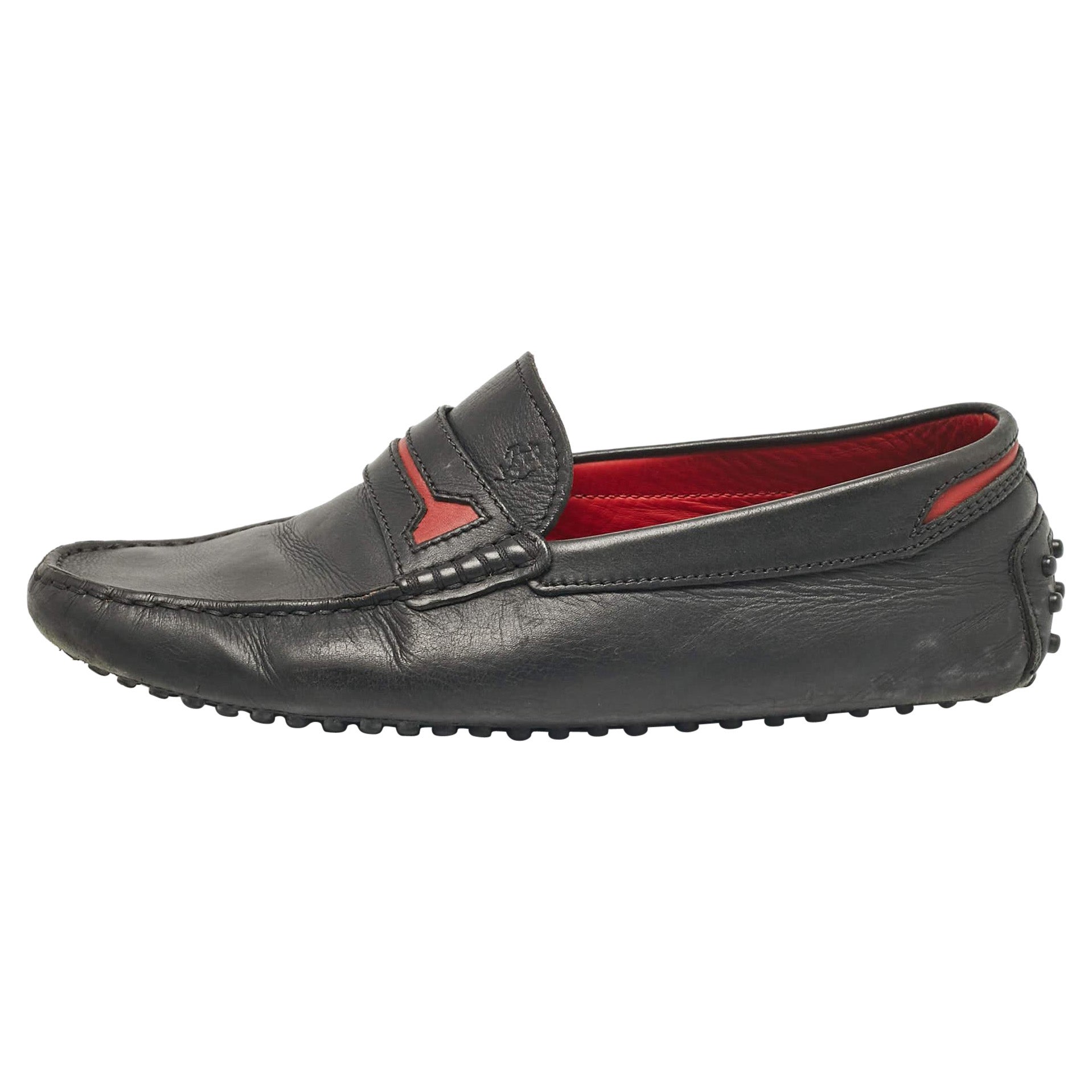 Tod's Schwarz/Roter Leder Slip on Loafers Slip auf Loafers Größe 39 im Angebot