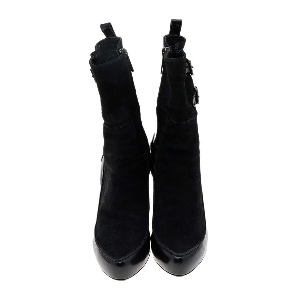 Tod's Black Suede And Leather Ankle Boots Size 39.5 In Good Condition For Sale In Dubai, Al Qouz 2