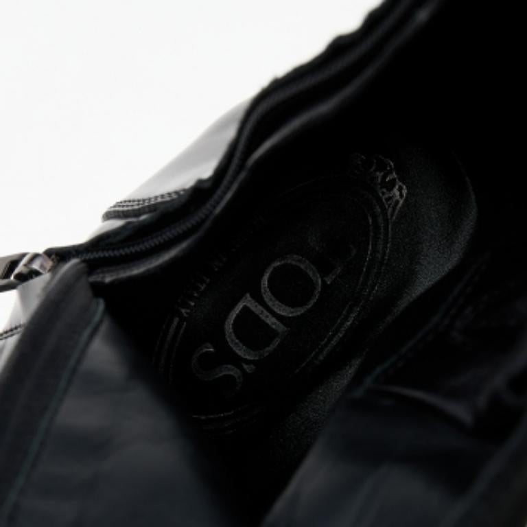 Tod's Bottines noires en daim et cuir Taille 39,5 en vente 1