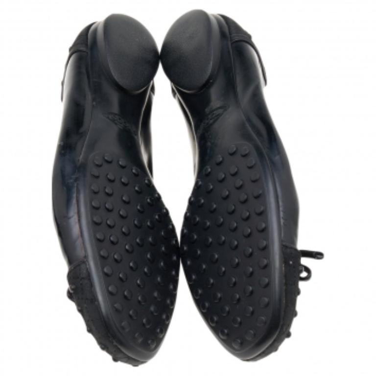 Tod's - Chausssures noires en daim et cuir avec nœud, taille 37 en vente 1