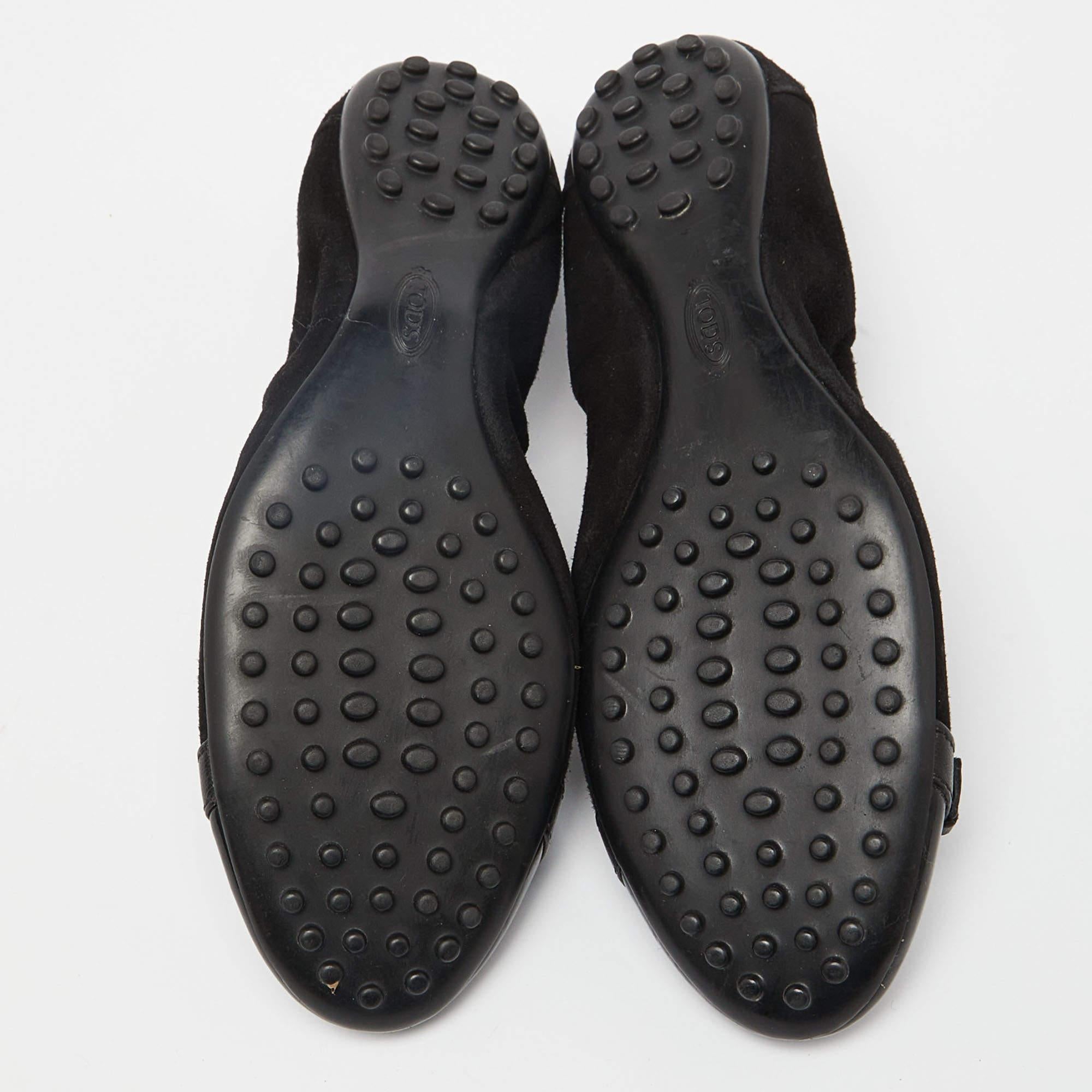 Tod's Black Suede and Leather Buckle Detail Scrunch Ballet Flats Size 36.5 For Sale 2