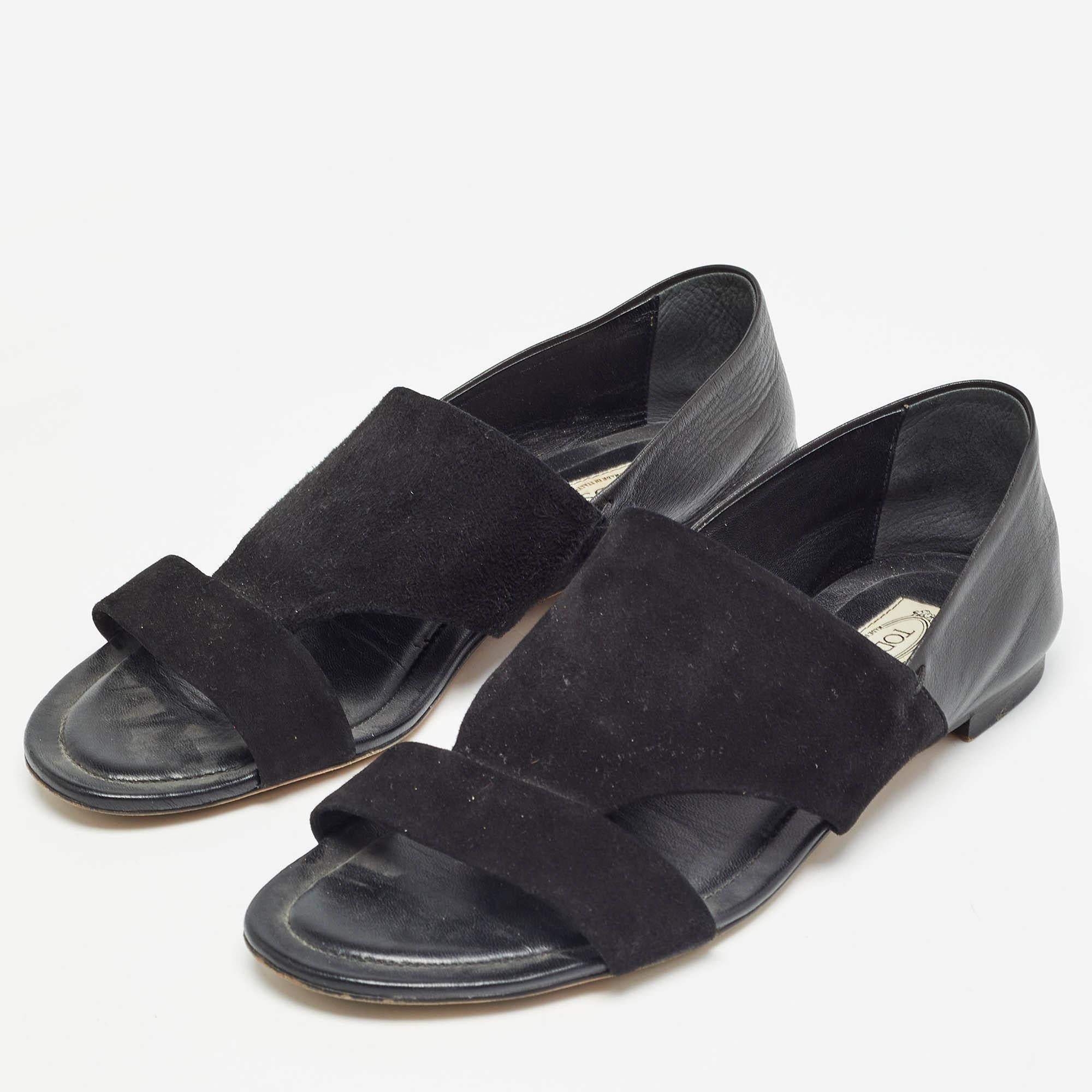 Wear these designer sandals to spruce up any outfit. They are versatile chic and can be easily styled. Made using quality materials these sandals are well built and long lasting.