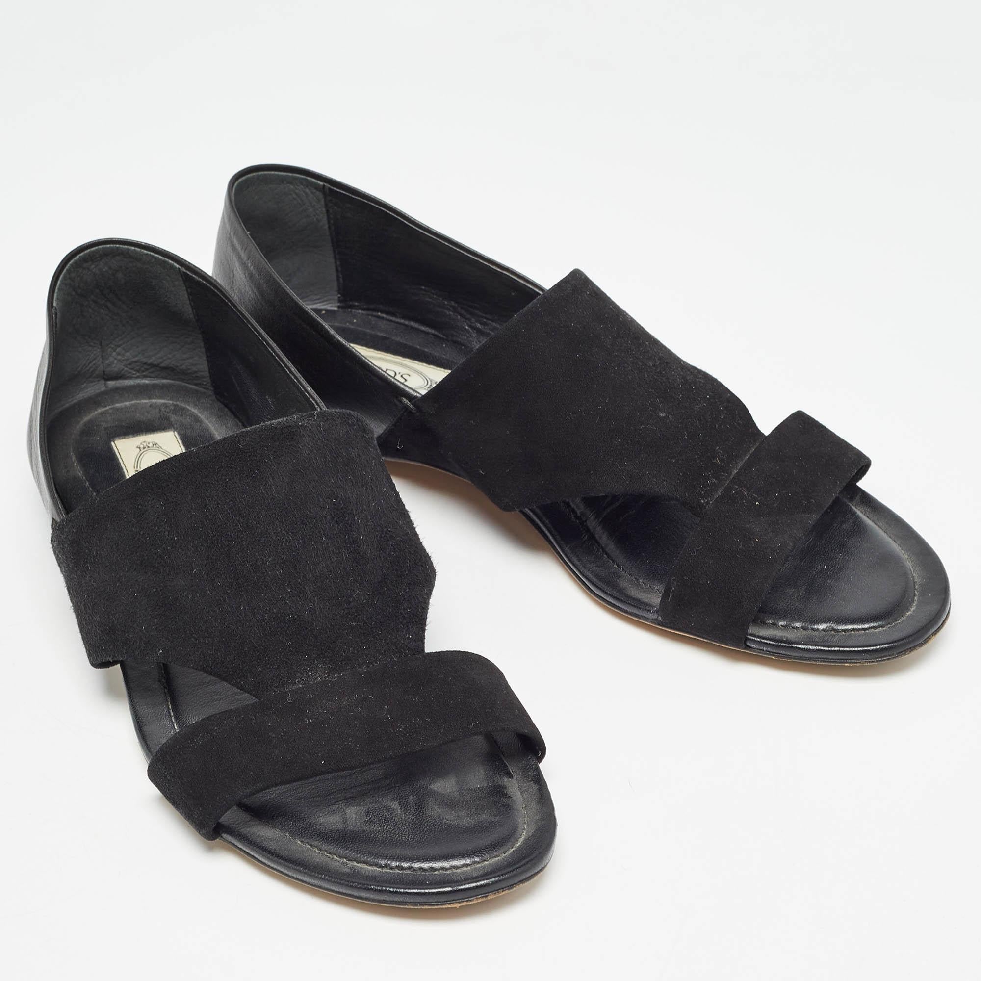 Women's Tod's Black Suede and Leather Flat Sandals Size 38.5 For Sale