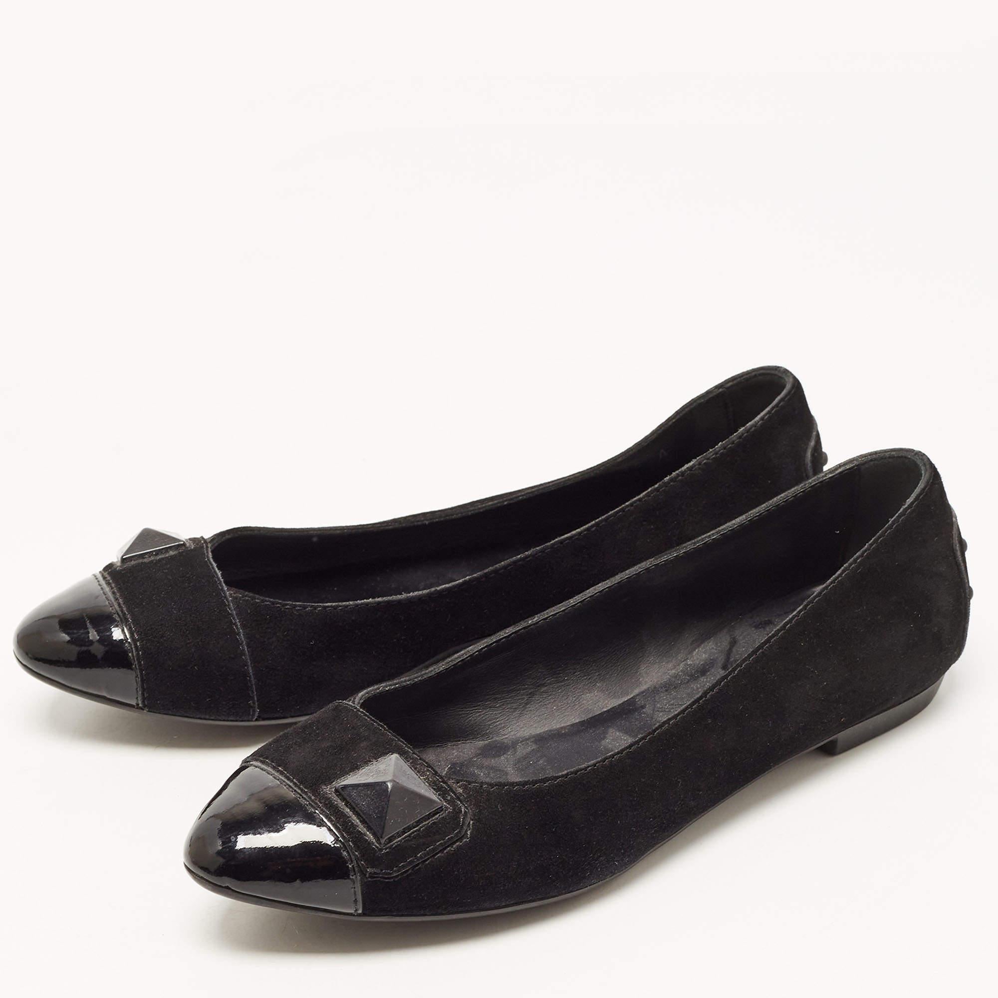 These well crafted designer flats have got you covered for all day plans. They come in a versatile design  and they look great on the feet.