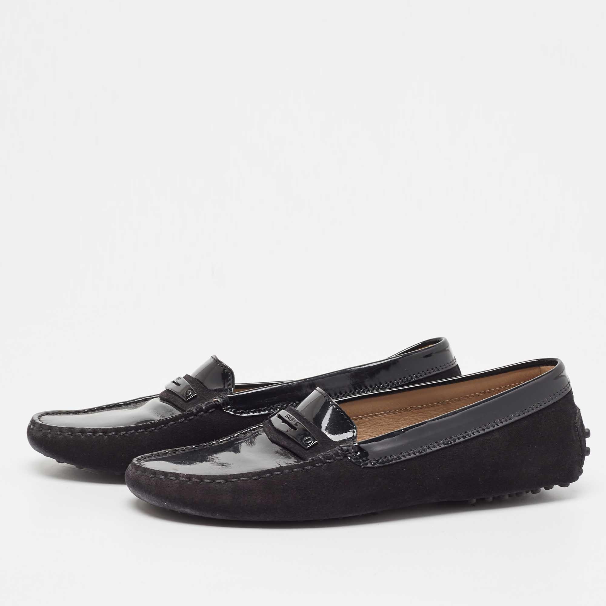To perfectly complement your attires, we bring you this pair of loafers that speak nothing but style. The shoes have been crafted with skill and are designed to be easy to slip on. They are just the right choice to complement your fashionable side.