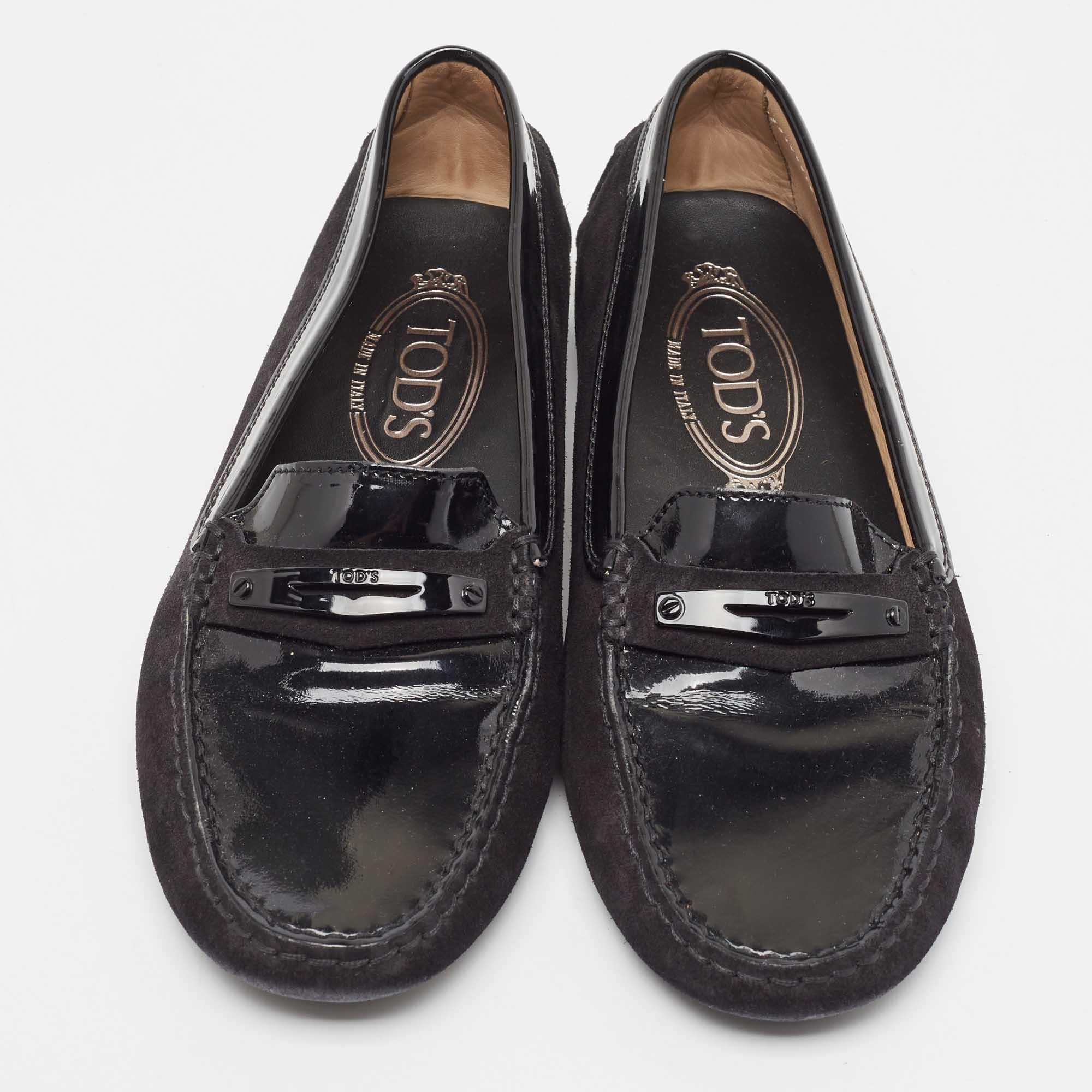 Tod's Black Suede and Patent Leather Loafers Size 36.5 In Good Condition For Sale In Dubai, Al Qouz 2