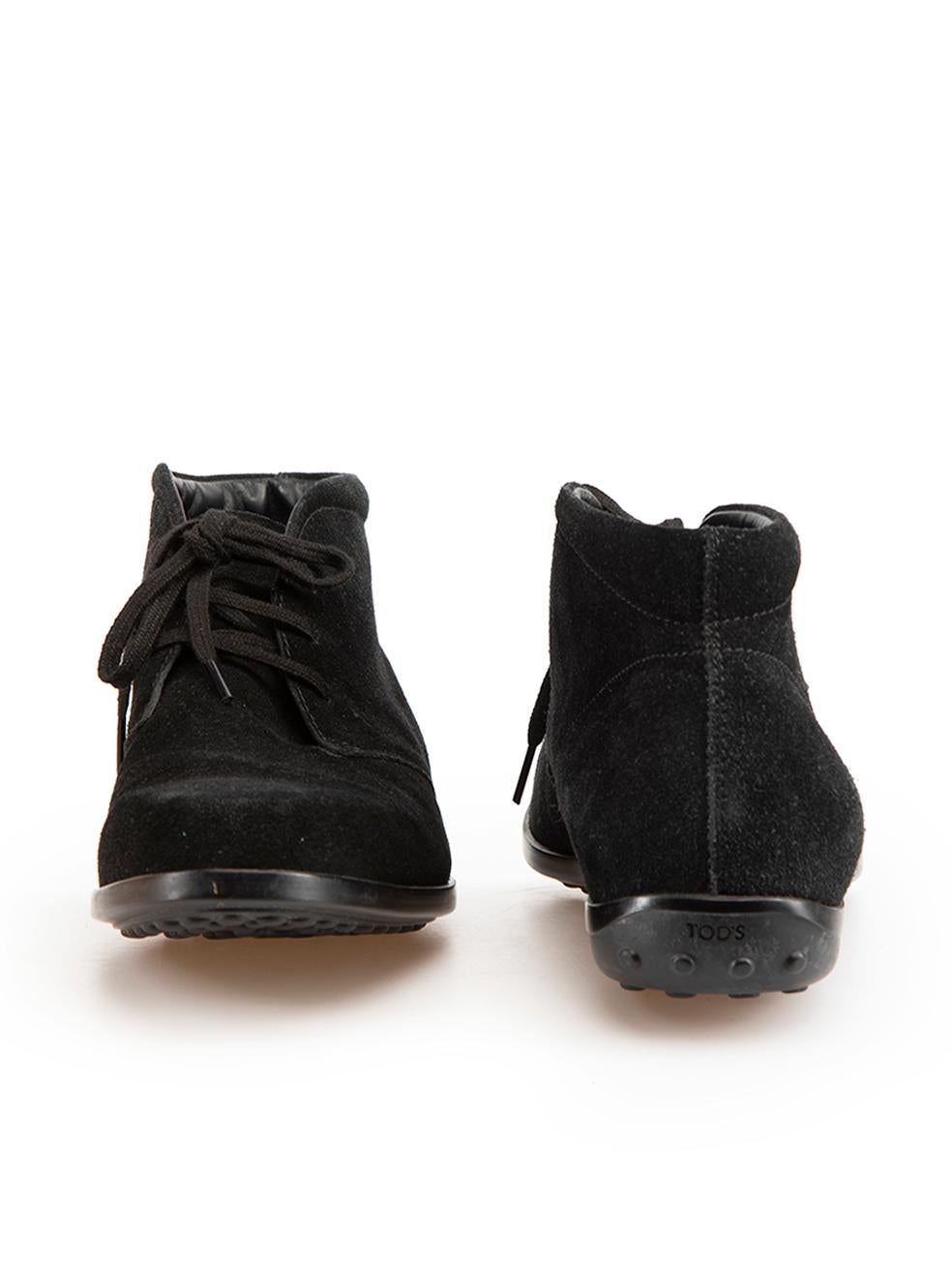 Noir Tod's Bottes de désert en daim noir Taille IT 37.5 en vente