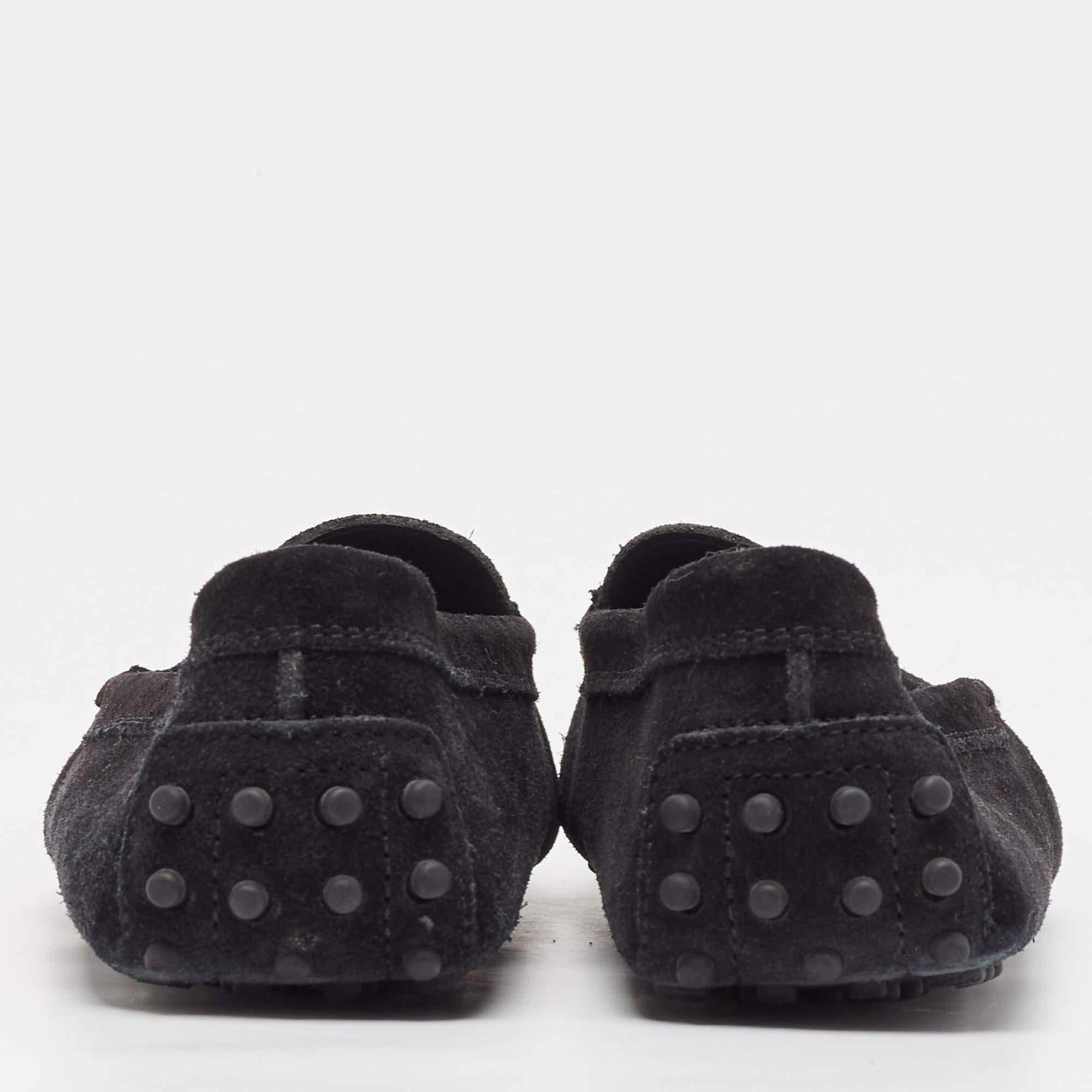 Donna Mocassini Gommino in pelle scamosciata nera di Tod's Taglia 37,5 in vendita