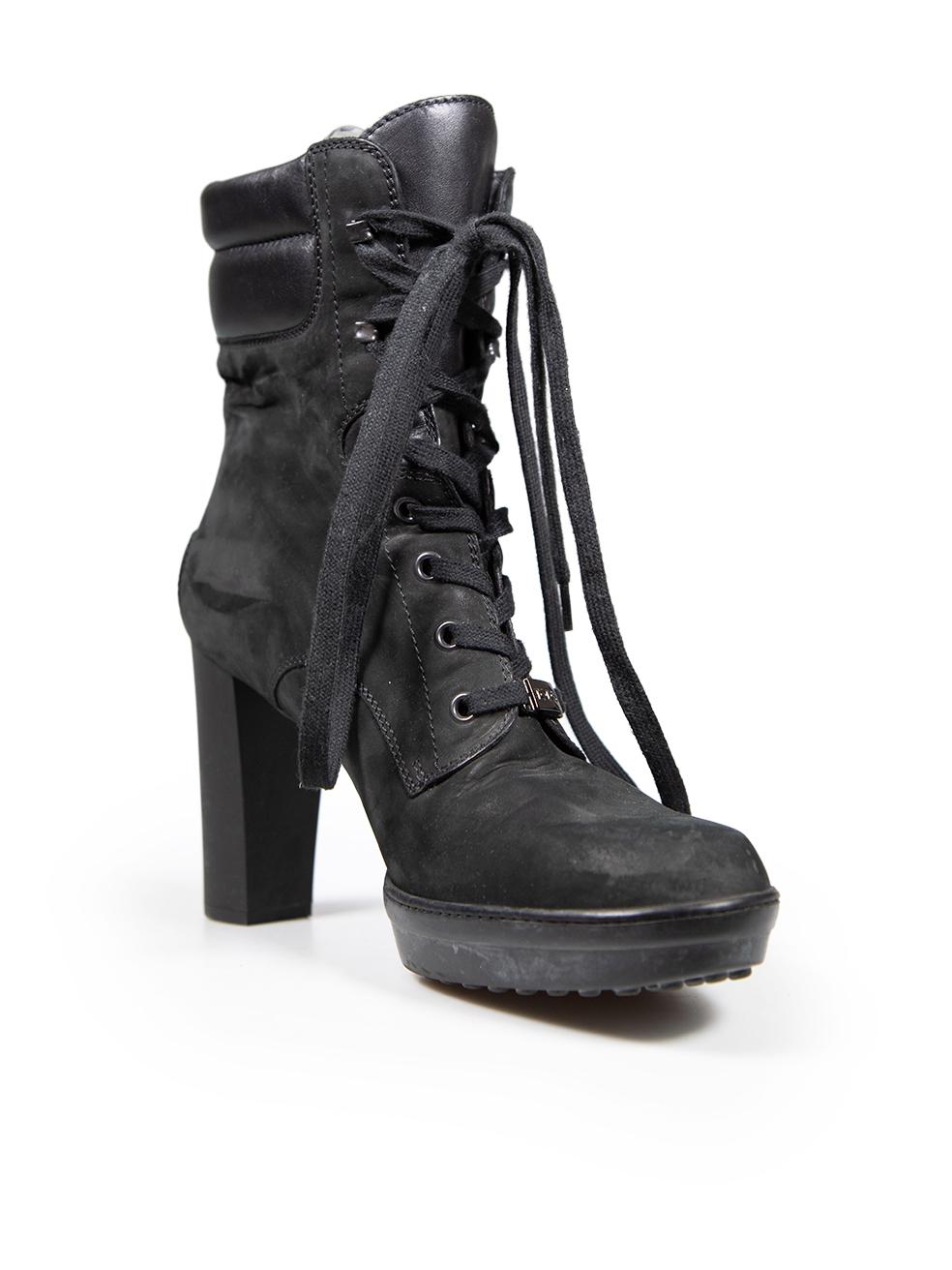 CONDITION is Good. Minor wear to the boots is evident. Light signs of wear to the overall boots are seen with abrasion marks especially in the front, back and heels with general creases to the front and near the calf on this used Tod's designer