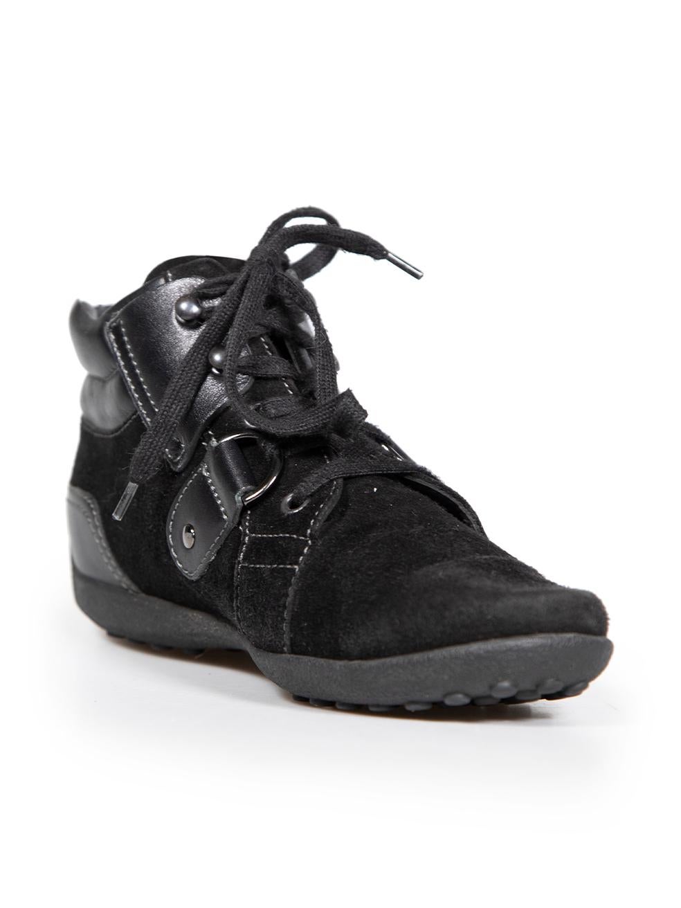 CONDITION is Very good. Minimal wear to trainers is evident. Minimal wear to the suede toe edge on this used Tod's designer resale item.
 
 
 
 Details
 
 
 Black
 
 Suede
 
 Trainers
 
 High top
 
 Lace up fastening
 
 Round toe
 
 Leather trim
 
