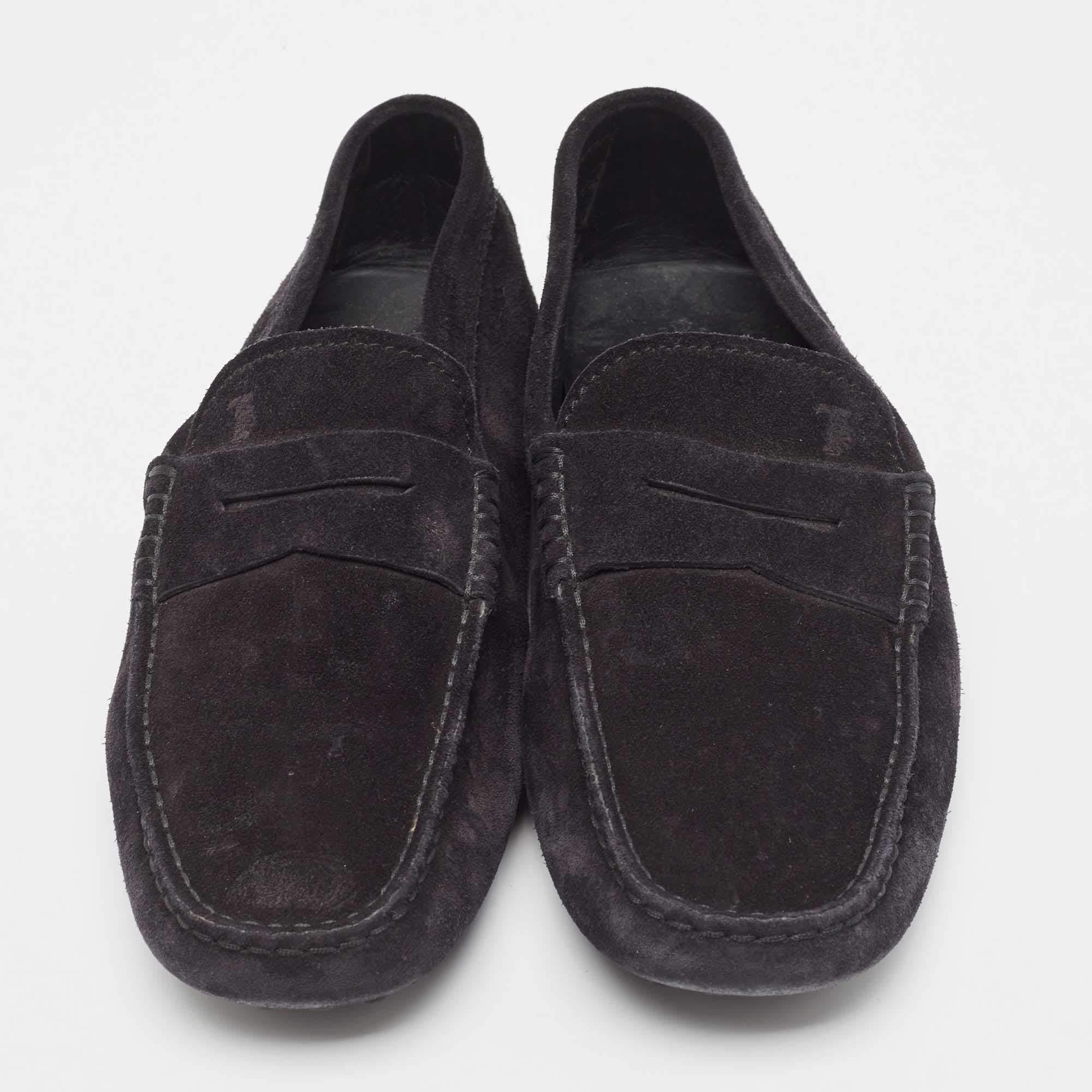 Tod's Black Suede Penny Loafers Size 39 In Good Condition For Sale In Dubai, Al Qouz 2