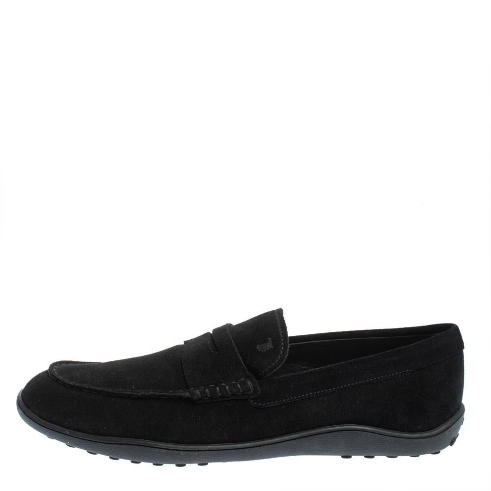 Eleganti e comodissimi, questi mocassini di Tod's saranno un'ottima aggiunta alla tua collezione di scarpe. Sono state realizzate in pelle scamosciata e sono dotate di cinturini con chiusura a penny. Le solette in pelle e le suole in ciottoli