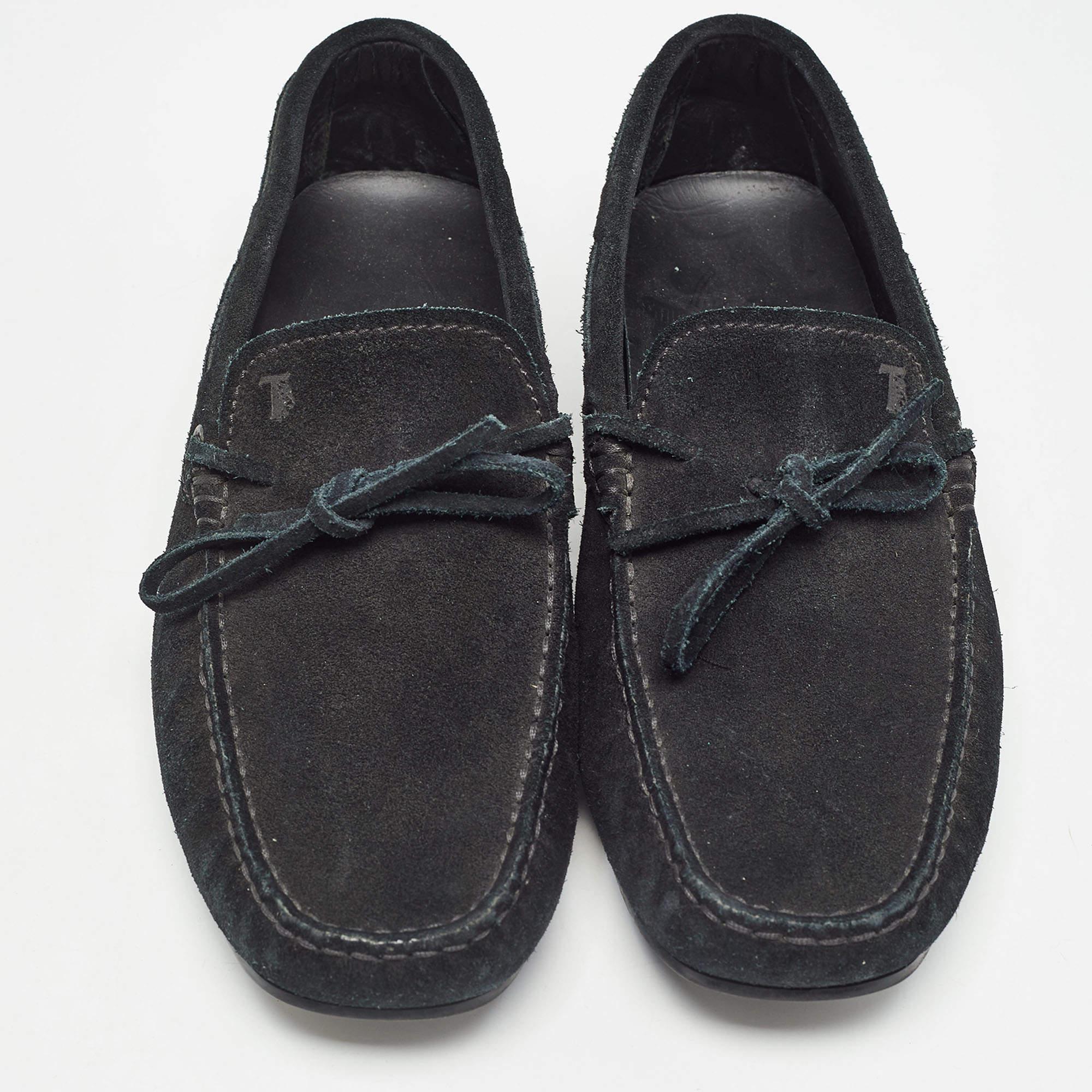 Tod's Black Suede Slip On Loafers Size 39.5 In Good Condition For Sale In Dubai, Al Qouz 2