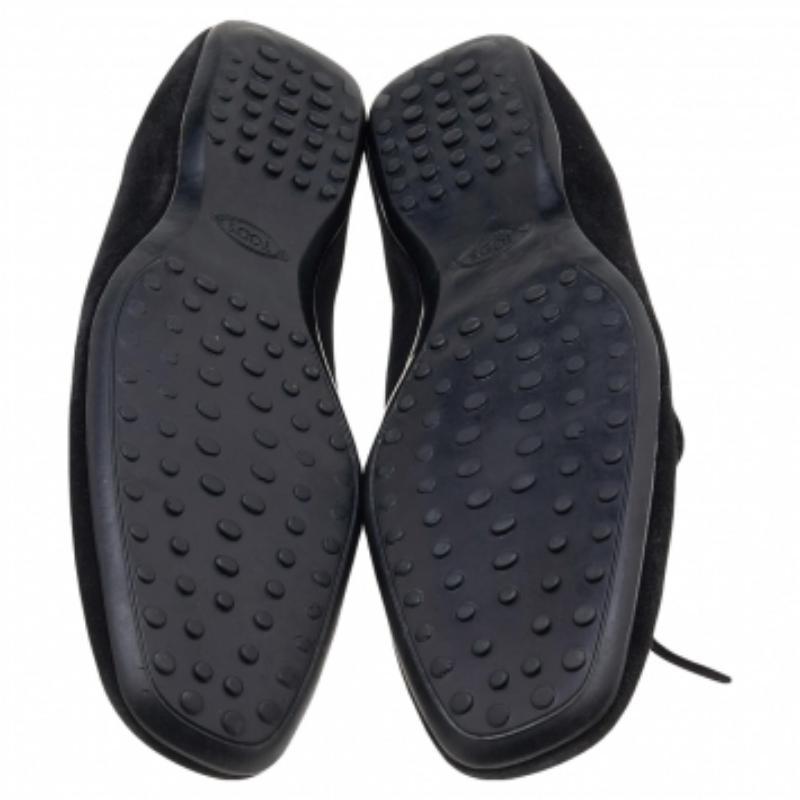 Tod's Mocassins en daim noir Taille 44.5 Bon état - En vente à Dubai, Al Qouz 2