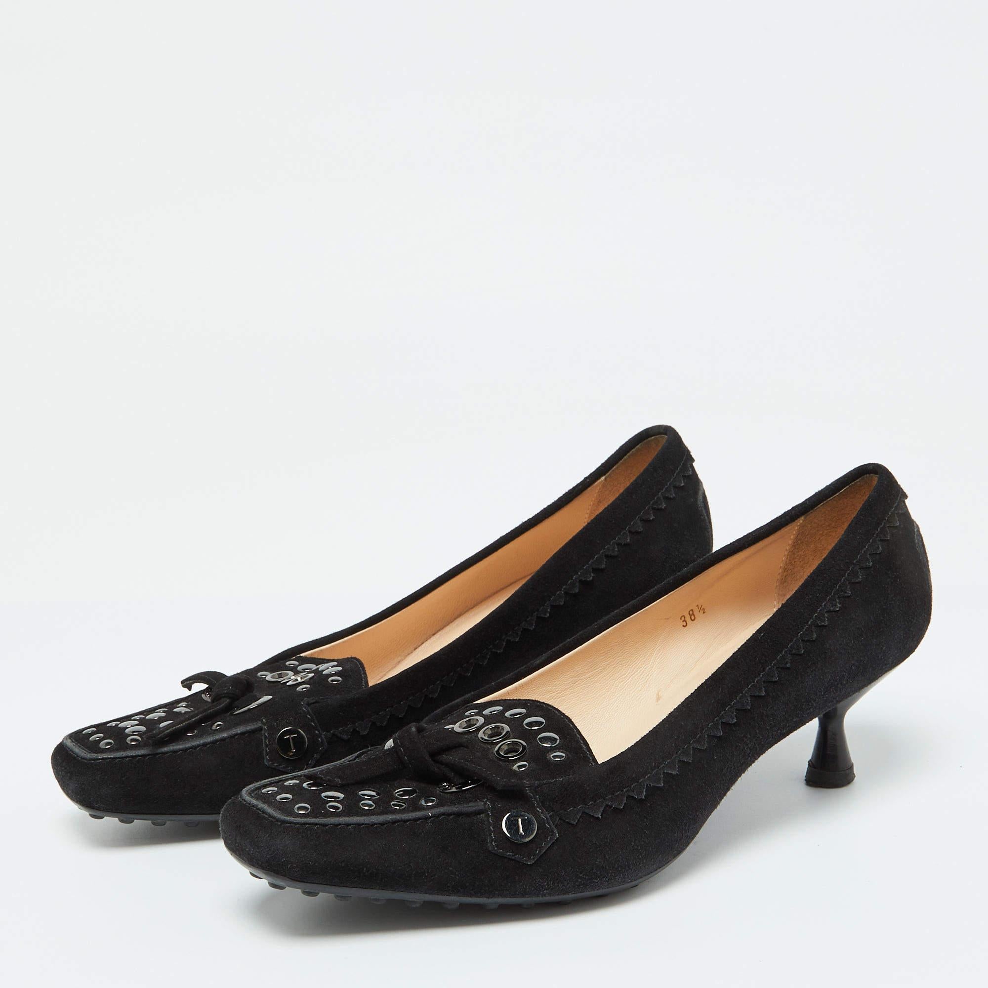 Wonderfully crafted shoes added with notable elements to fit well and pair perfectly with all your plans. Make these Tods black loafer pumps yours today