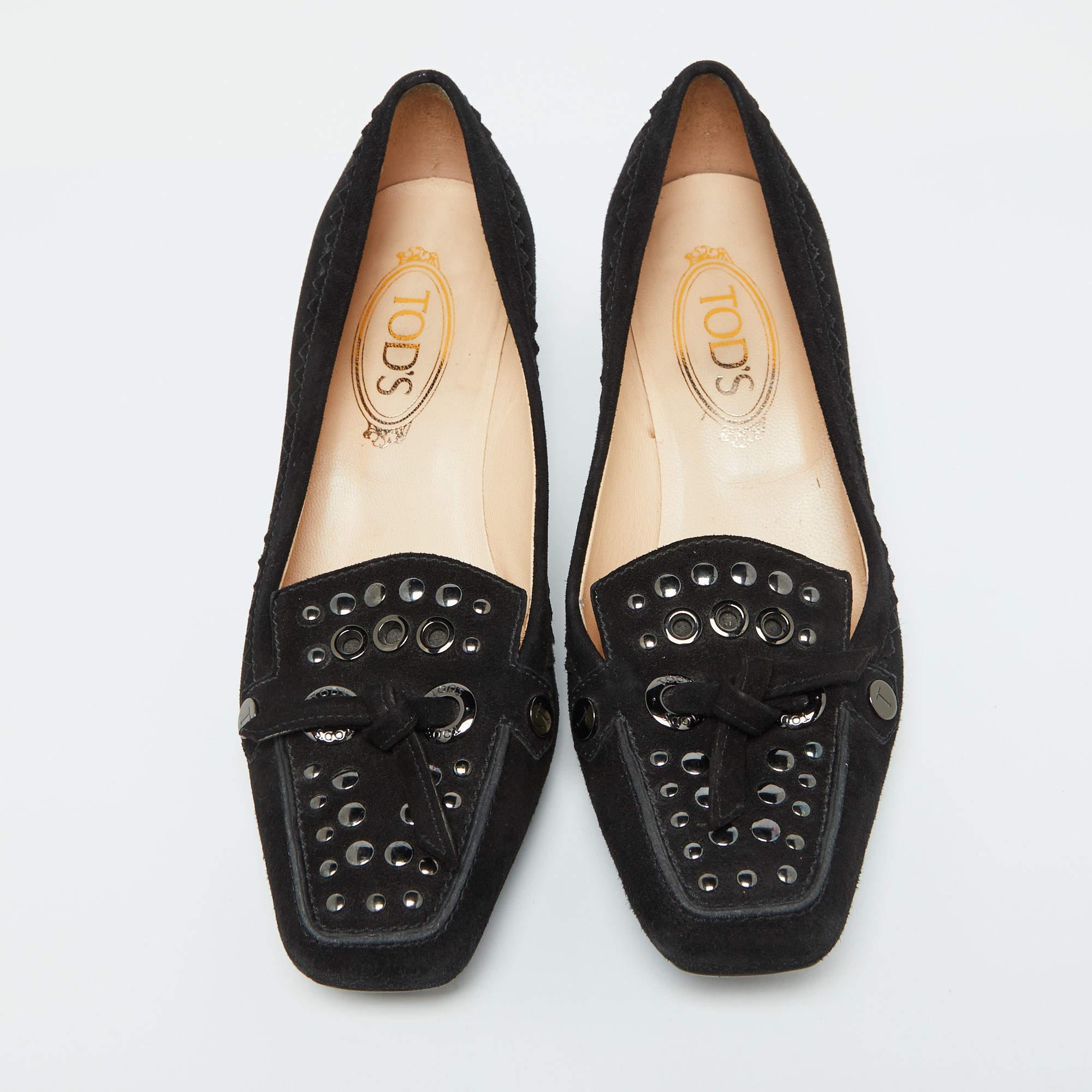 Tod's Black Suede Studded Kitten Heel Loafer Pumps Size 38.5 In Fair Condition For Sale In Dubai, Al Qouz 2