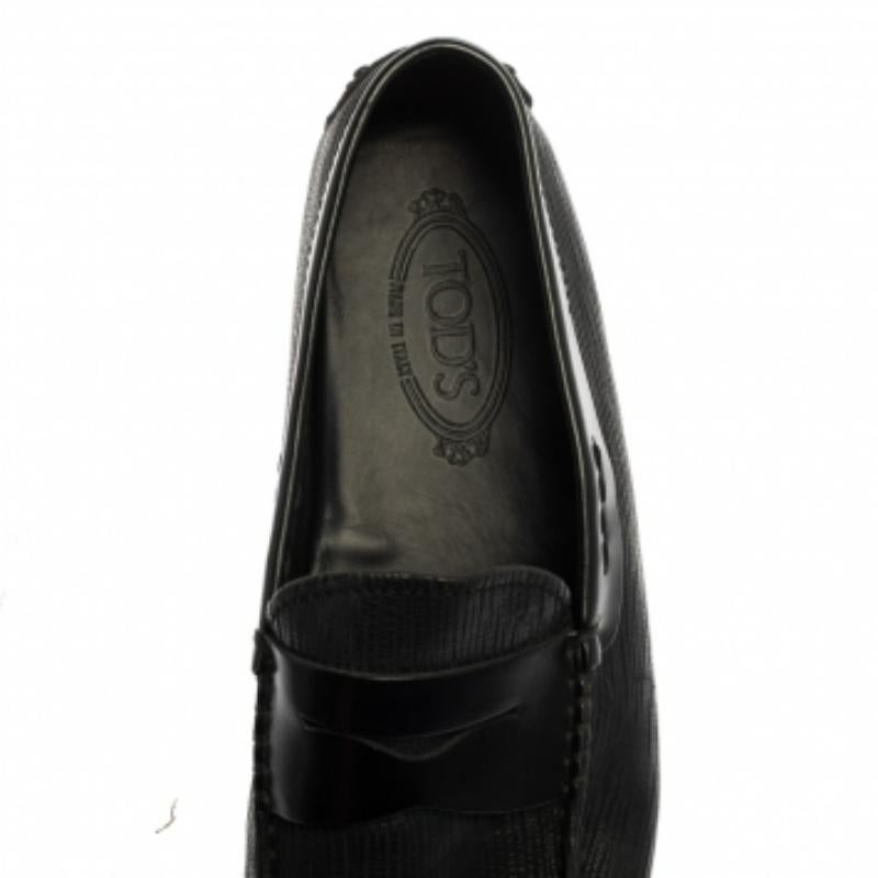 Tod's Penny Loafer aus strukturiertem Leder in Schwarz, Größe 41,5 im Zustand „Gut“ im Angebot in Dubai, Al Qouz 2