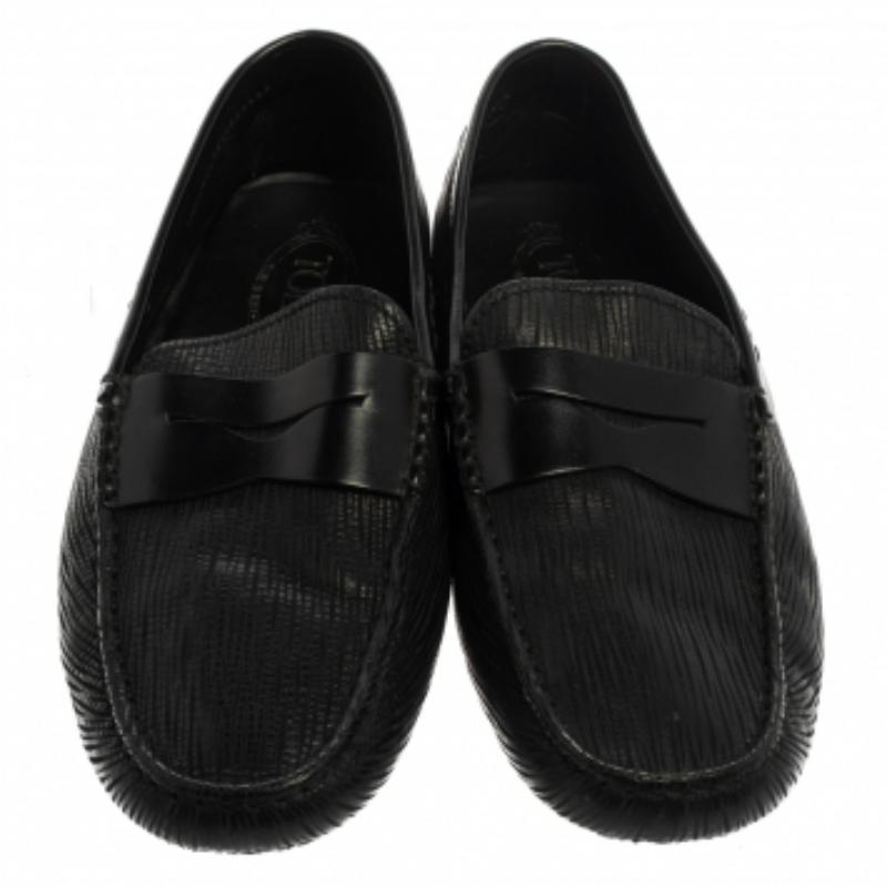 Tod's Penny Loafer aus strukturiertem Leder in Schwarz, Größe 41,5 im Angebot 1