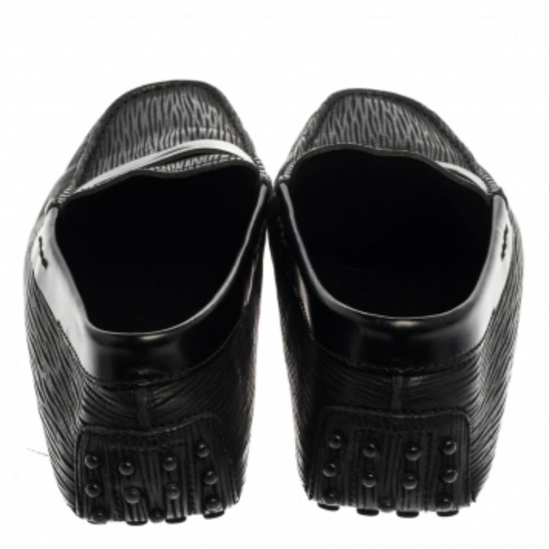 Tod's Penny Loafer aus strukturiertem Leder in Schwarz, Größe 41,5 im Angebot 2