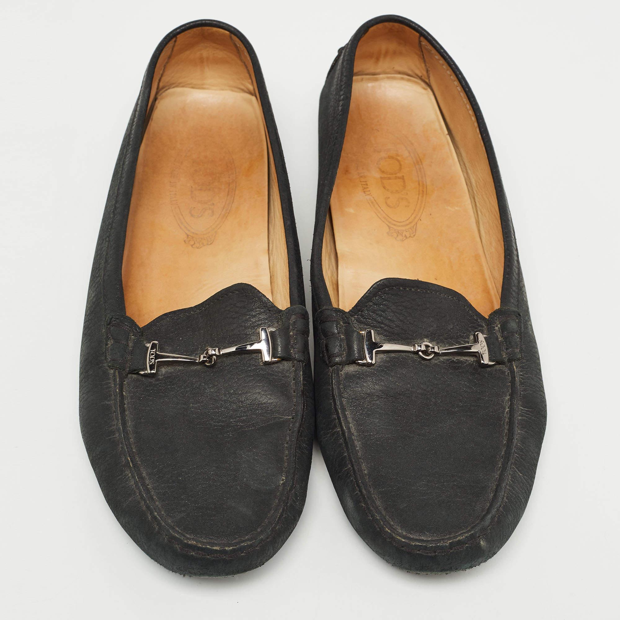 Tod's Black Textured Nubuck Leather Buckle Loafers Size 40 In Good Condition For Sale In Dubai, Al Qouz 2