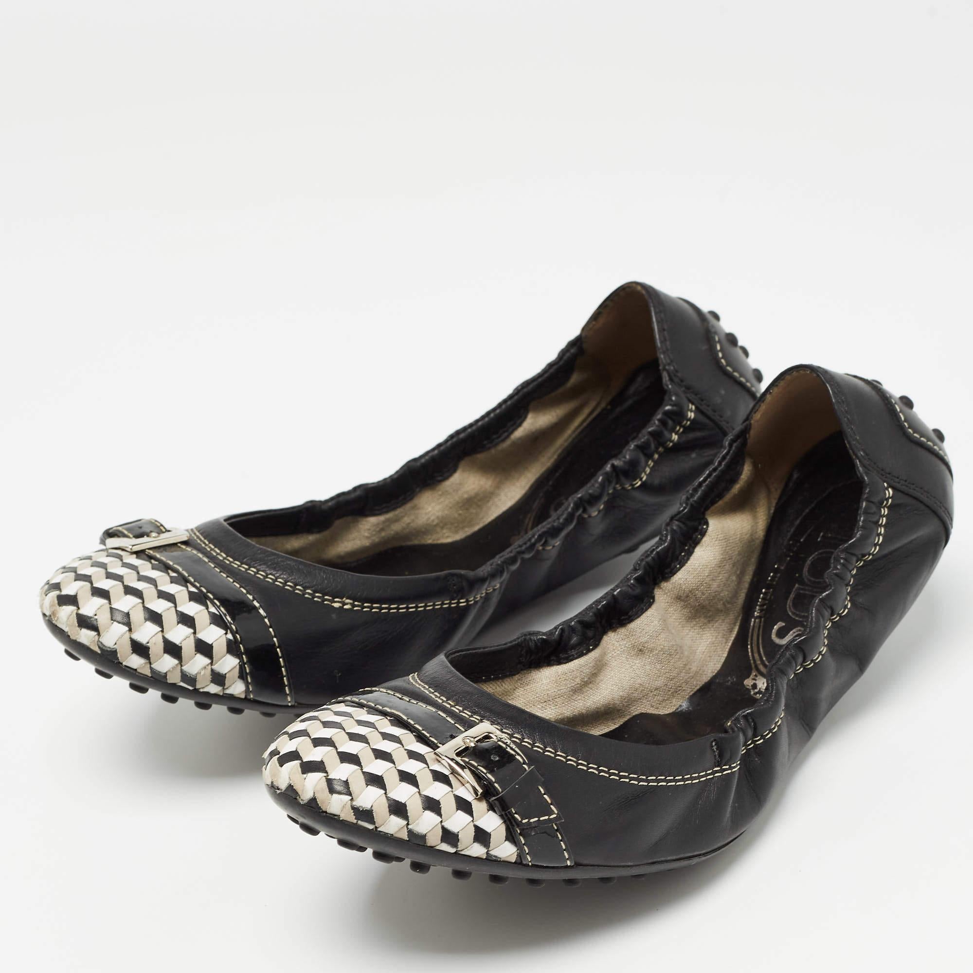 Complete your look by adding these designer ballet flats to your collection of everyday footwear. They are crafted skilfully to grant the perfect fit and style.