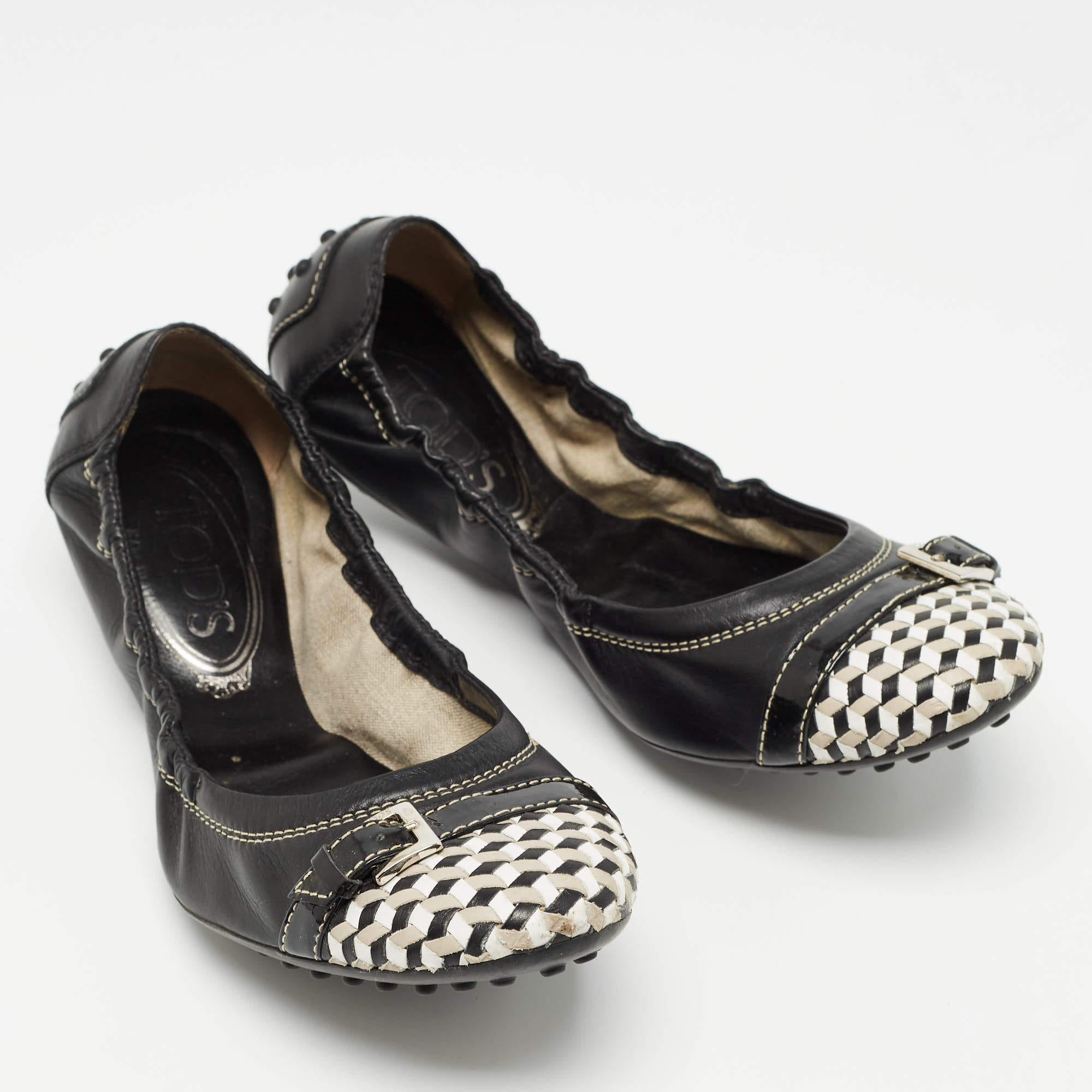 Women's Tod's Black/White Leather Bow Detail Scrunch Ballet Flats  Size 37.5 For Sale