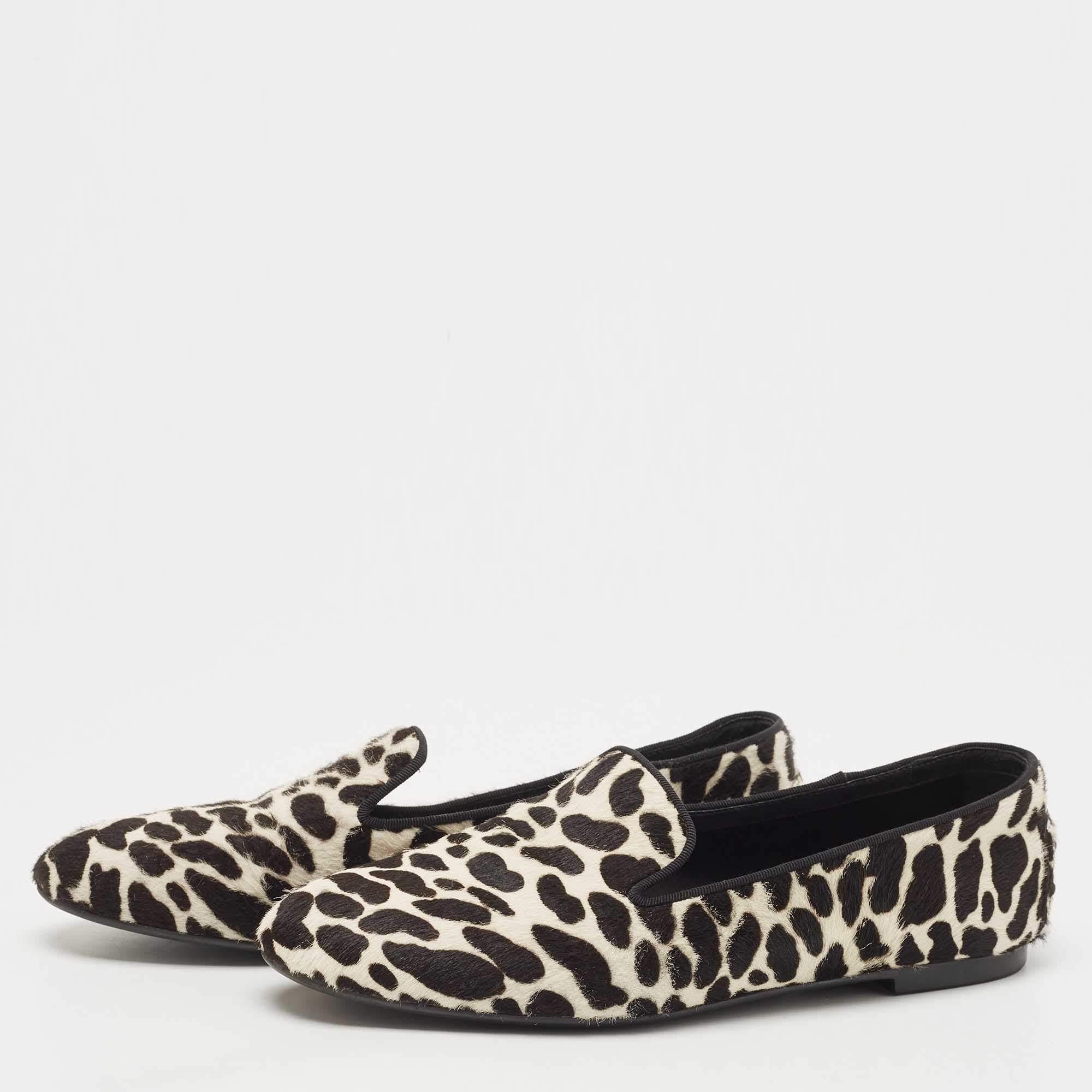 Let this comfortable pair be your first choice when youre out for a long day. These Tods shoes have well sewn uppers beautifully set on durable soles.