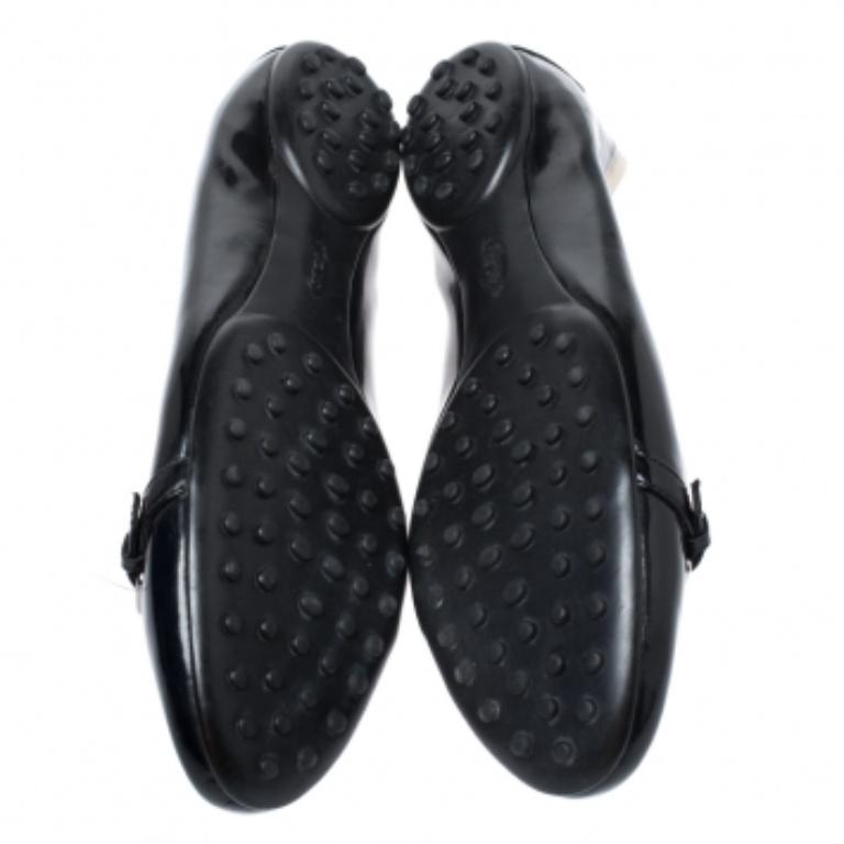 Noir Ballerines en cuir verni et cuir bouclé noir/blanc Tod's, taille 40 en vente