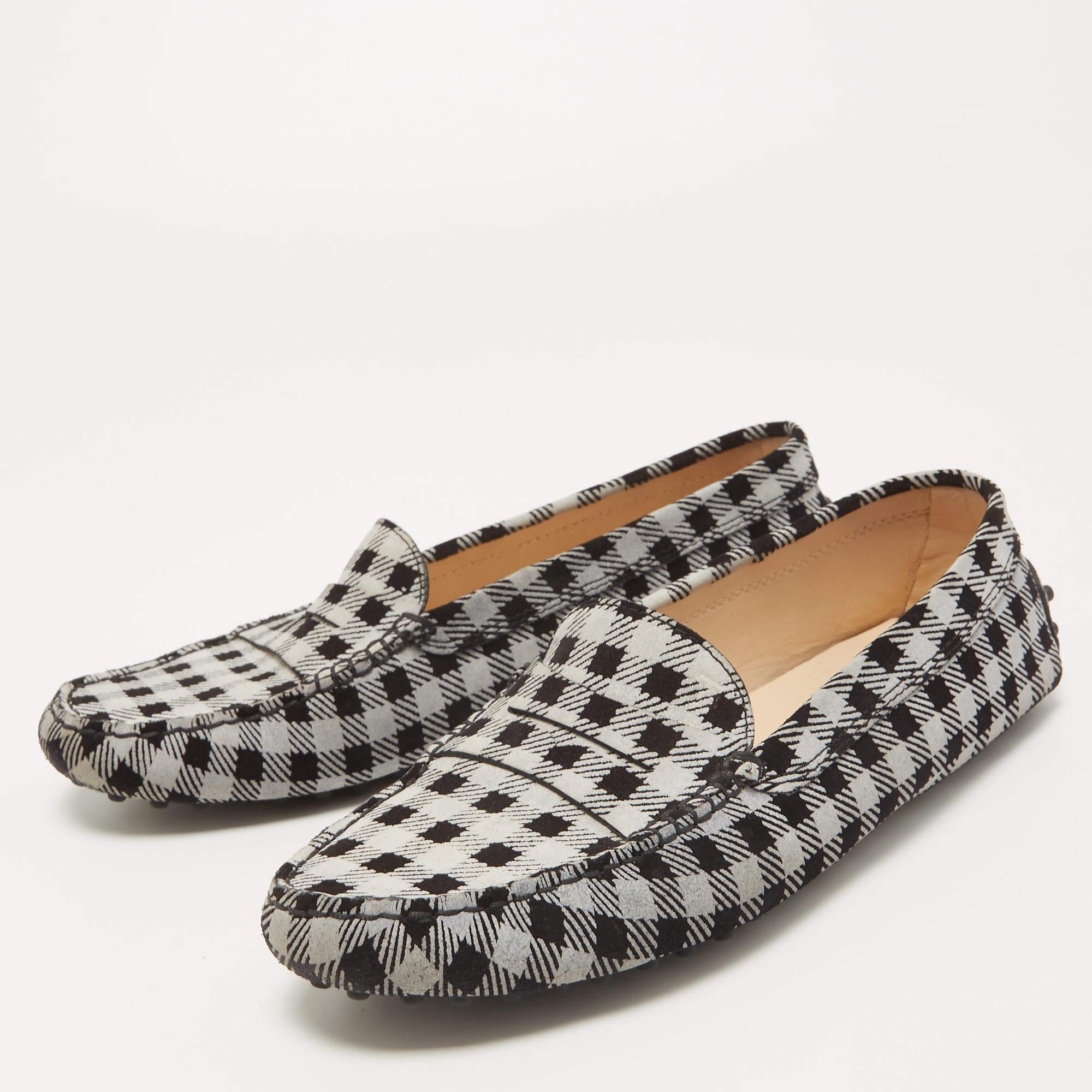 Let this comfortable pair be your first choice when youre out for a long day. These designer shoes have well sewn uppers beautifully set on durable soles.