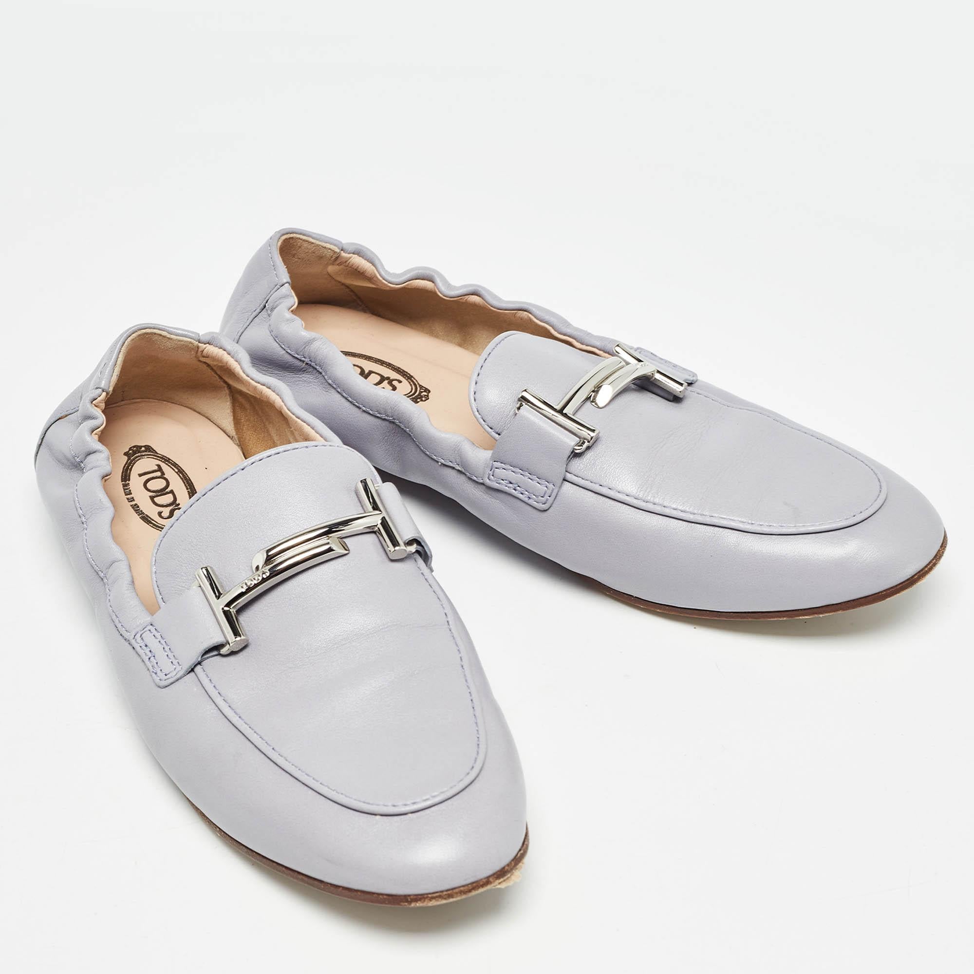Tod's Blue Leather Double T Loafers 37.5 In Good Condition For Sale In Dubai, Al Qouz 2