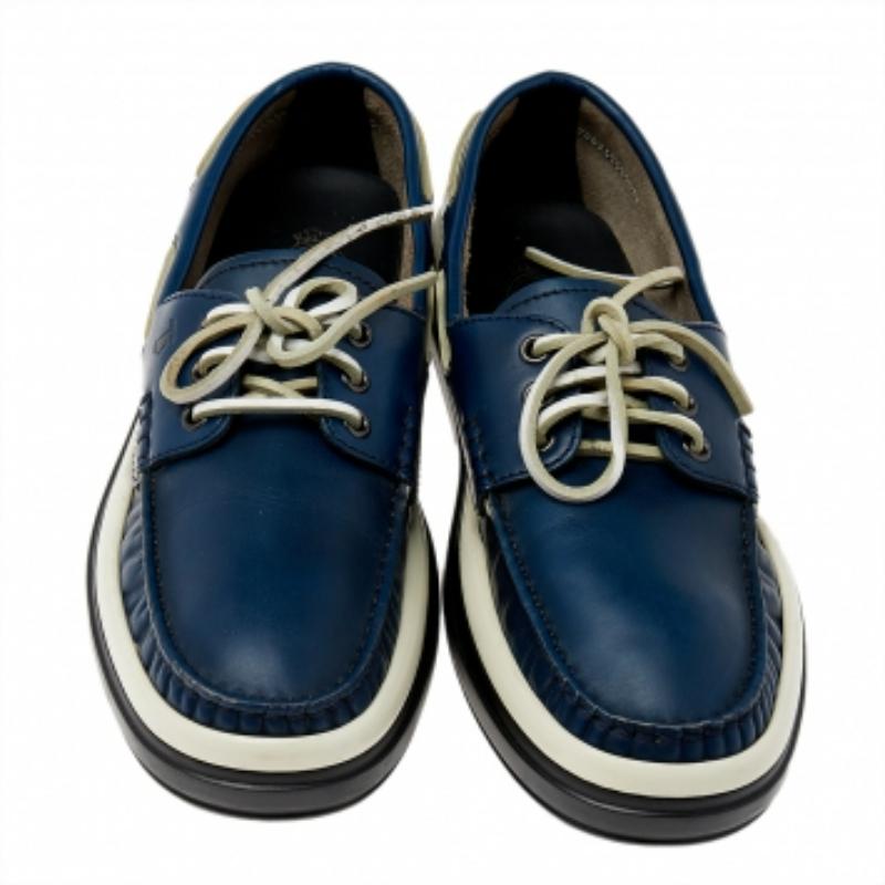 Tod's Scarpe da Barca Allacciate in Pelle Blu Taglia 39.5 In condizioni buone a Dubai, Al Qouz 2