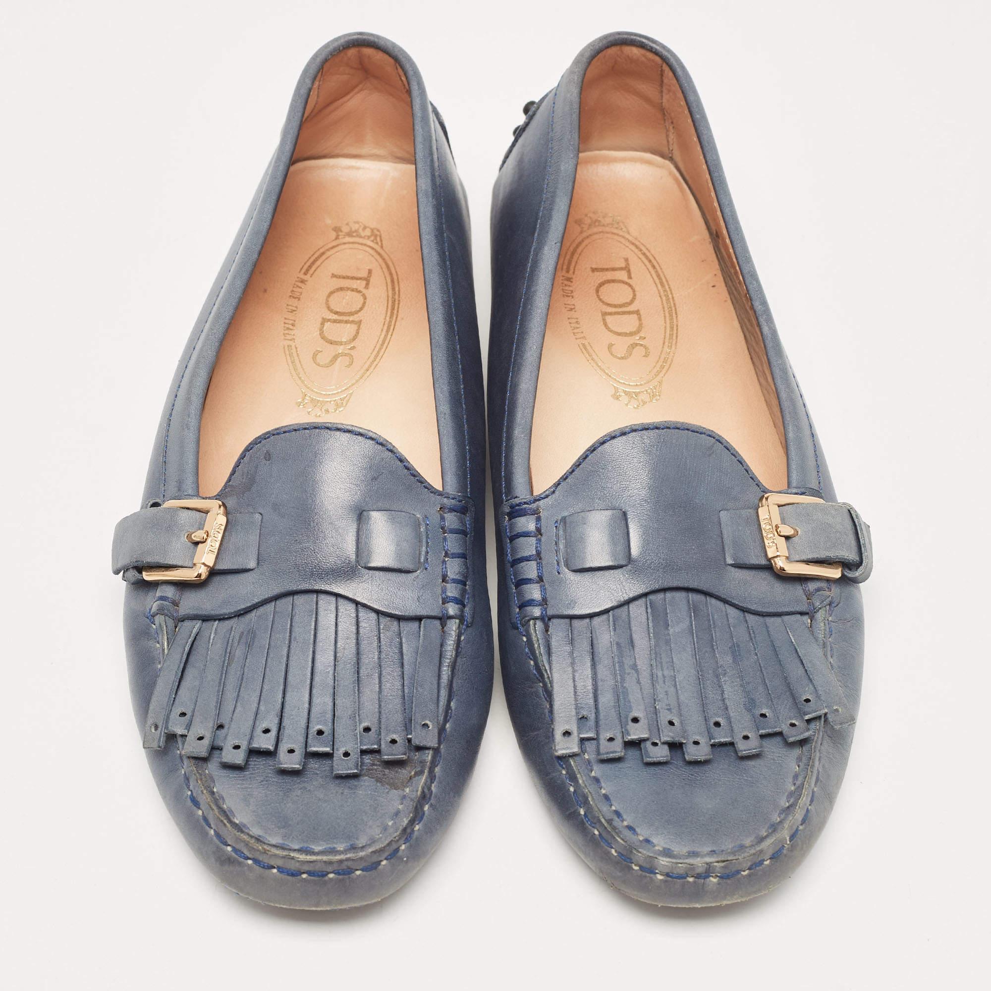 Tod's Blue Leather Loafers 37 In Fair Condition For Sale In Dubai, Al Qouz 2