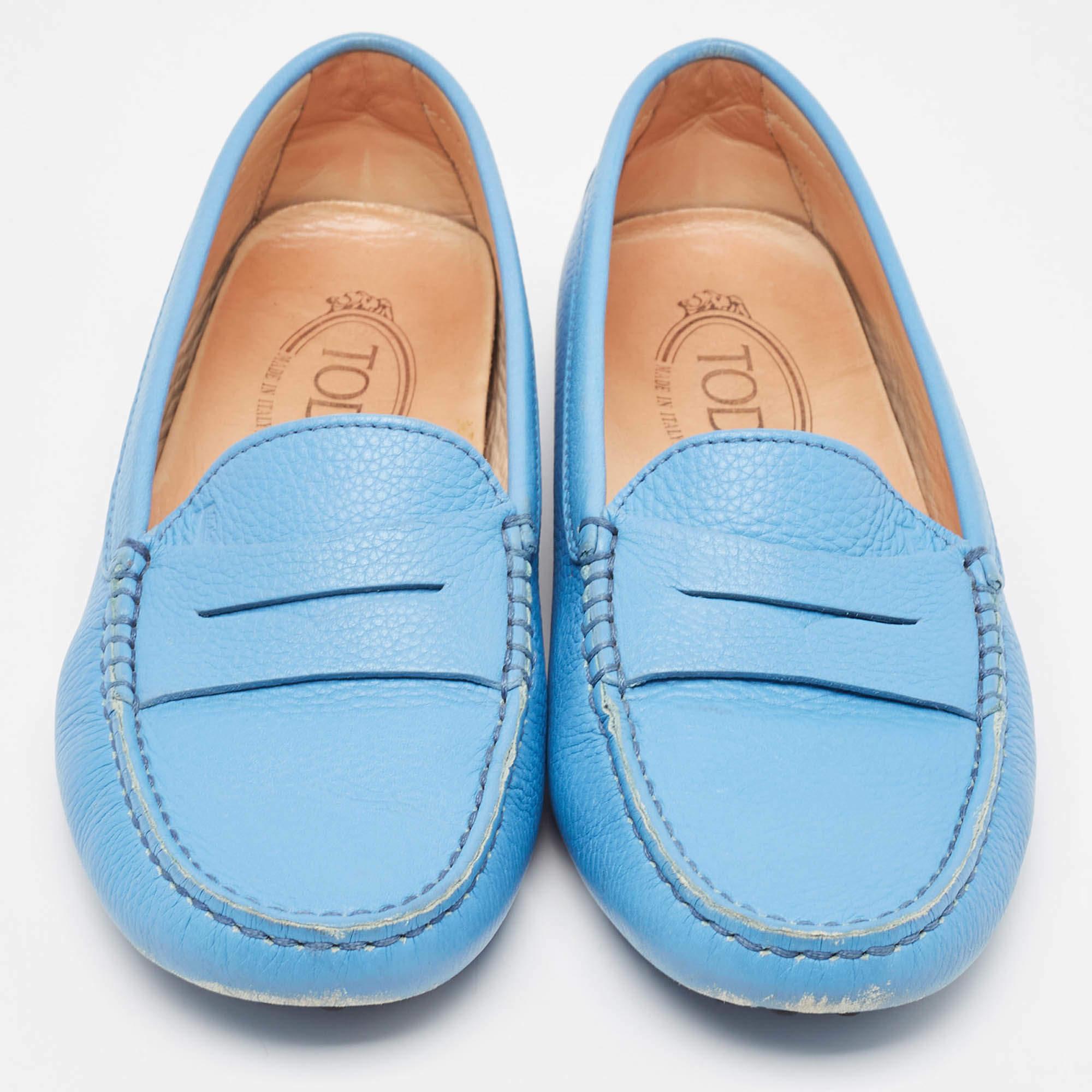 Tod's Blue Leather Slip On Loafers Size 36.5 In Fair Condition For Sale In Dubai, Al Qouz 2