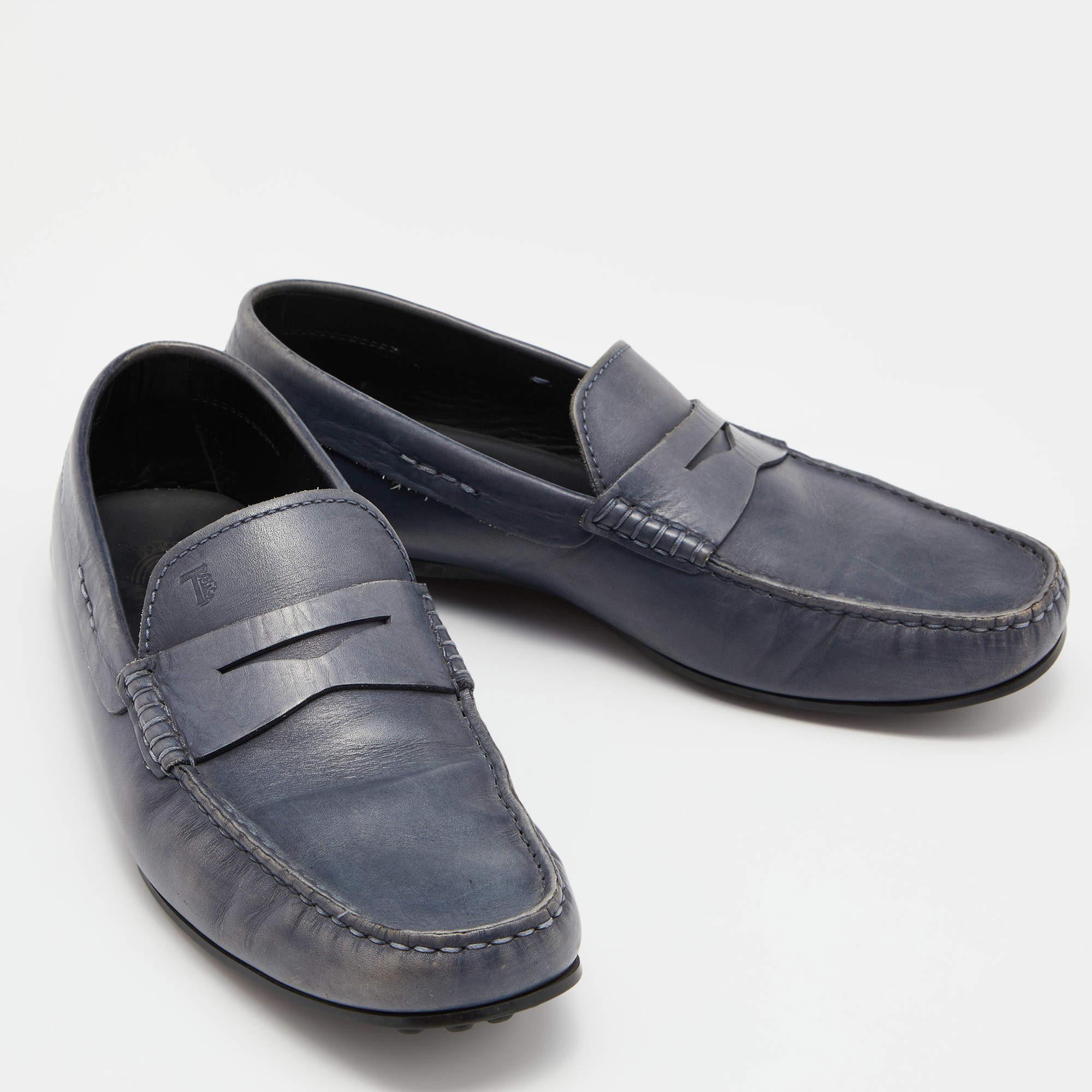 Tods Blue Leather Slip On Loafers Size 41.5 In Good Condition For Sale In Dubai, Al Qouz 2