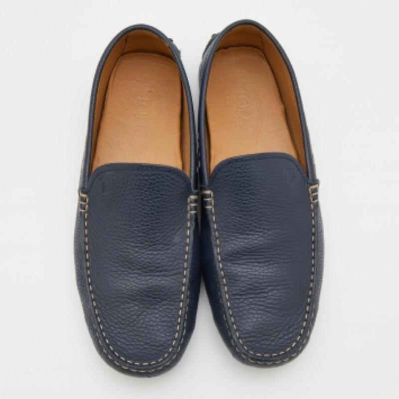 Tod's Blue Leather Slip On Loafers Size 41.5 In Good Condition For Sale In Dubai, Al Qouz 2