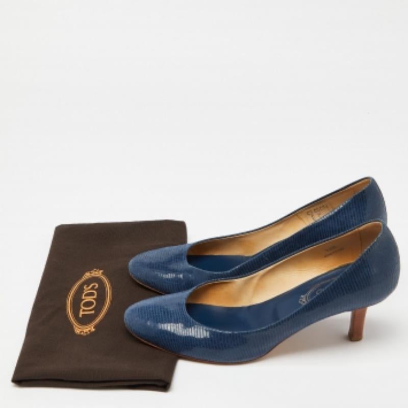 Tod's - Escarpins en cuir embossé de lézard bleu - Taille 38,5 en vente 3