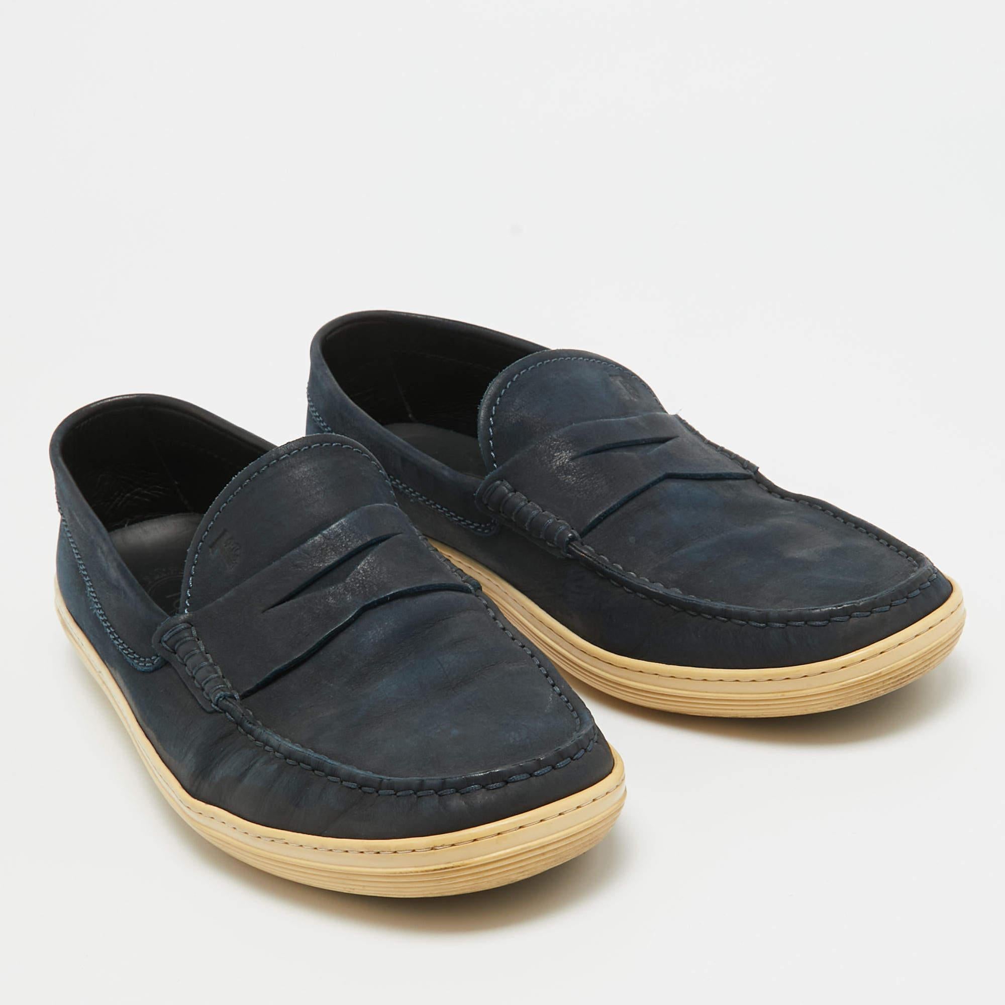 Tod's Blue Nubuck Leather Penny Slip On Loafers Size 41.5 In Fair Condition For Sale In Dubai, Al Qouz 2
