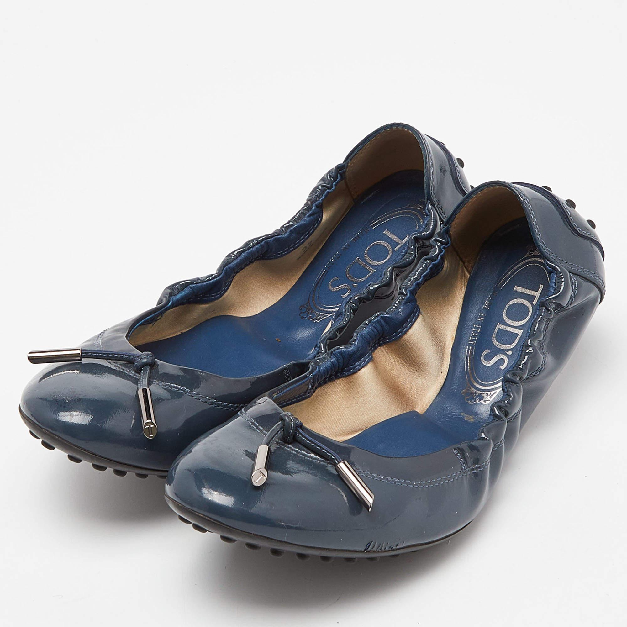 Complete your look by adding these designer ballet flats to your collection of everyday footwear. They are crafted skilfully to grant the perfect fit and style.