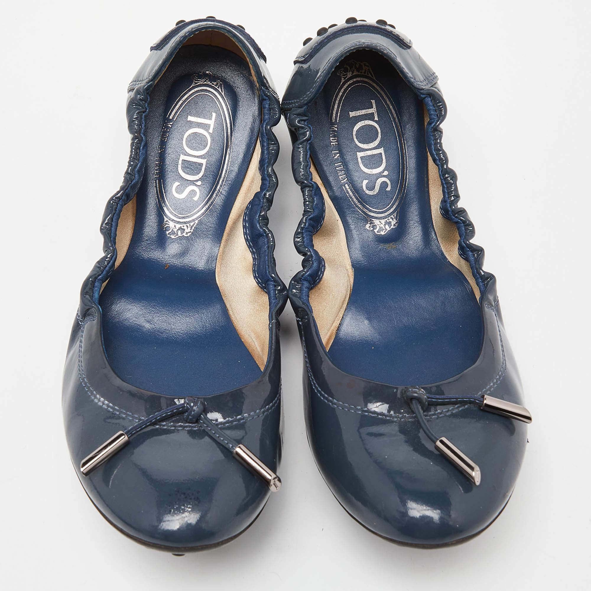 Black Tod's Blue Patent Leather Bow Scrunch Ballet Flats Size 37 For Sale