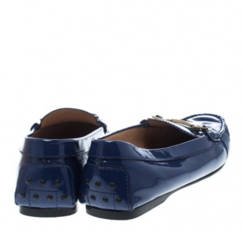 Tod's - Mocassins en cuir verni bleu à mors, taille 38,5 en vente 2