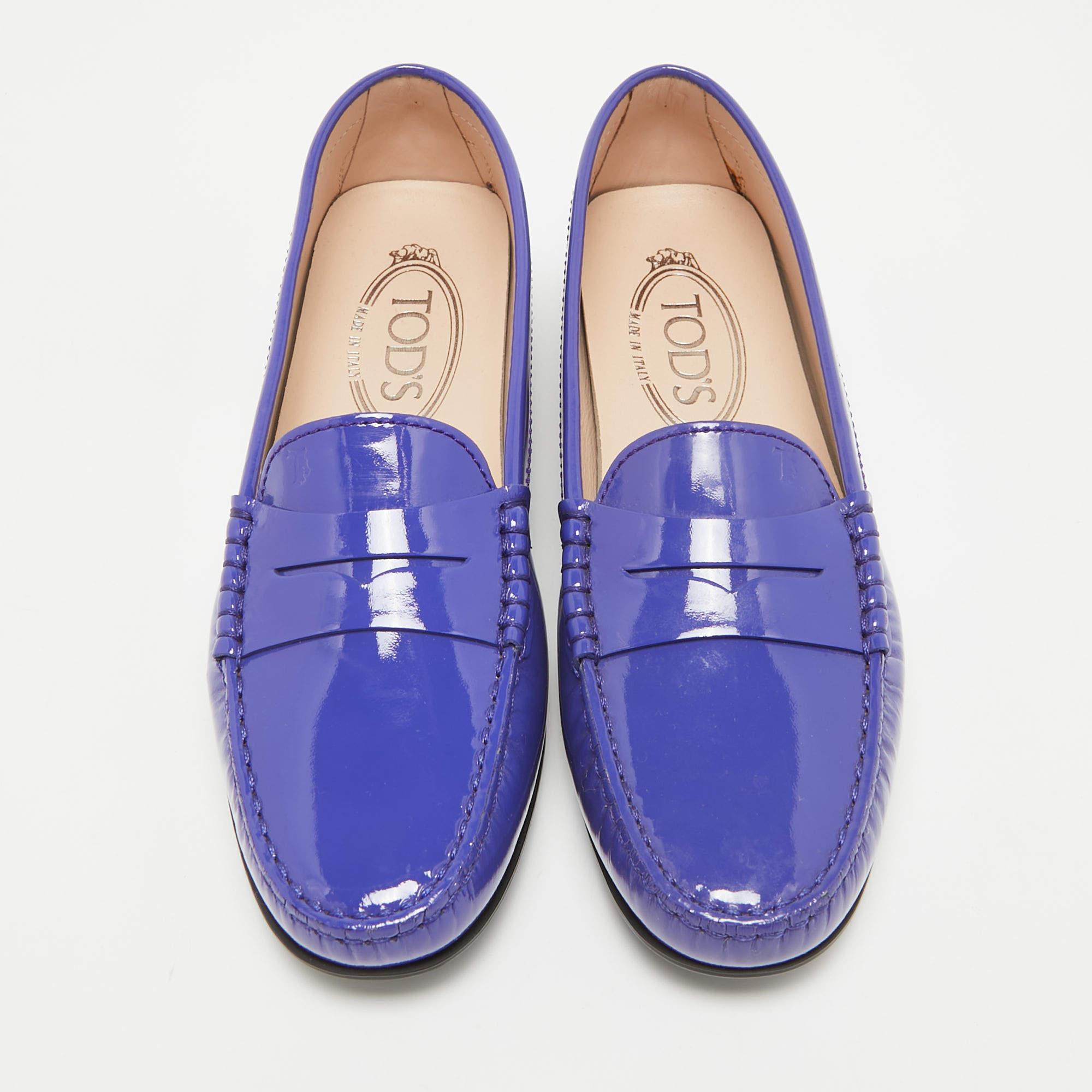 Tod's Blue Patent Leather Penny Loafers Size 36 In New Condition For Sale In Dubai, Al Qouz 2