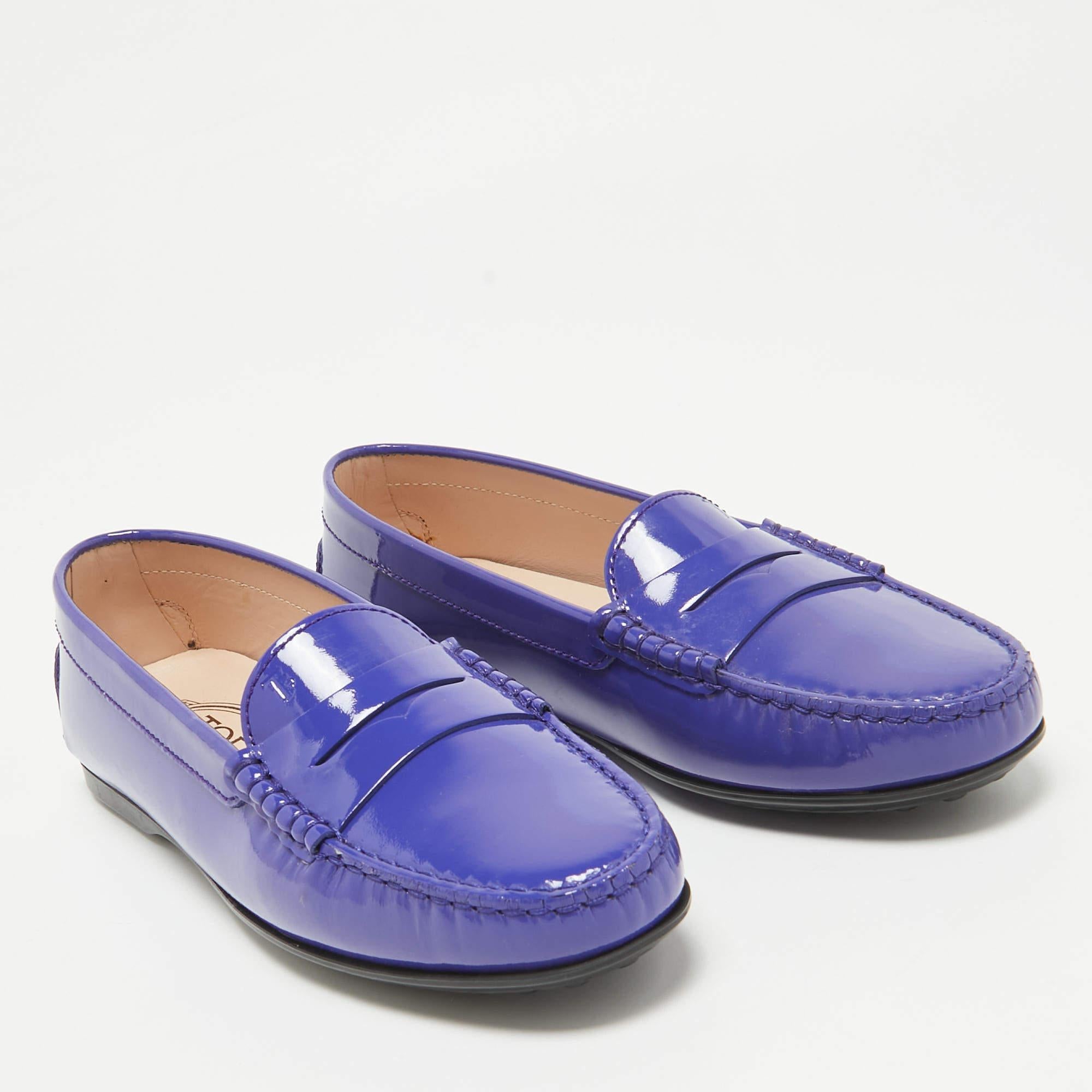 Women's Tod's Blue Patent Leather Penny Loafers Size 36 For Sale