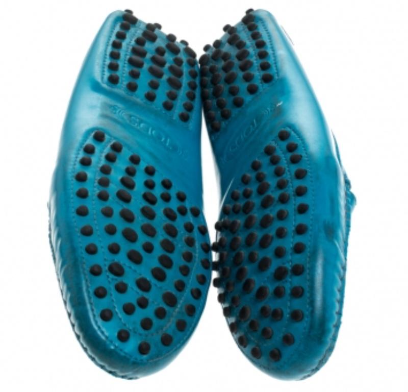 Bleu Tod's Slip On Loafers Penny en cuir verni bleu taille 38 en vente