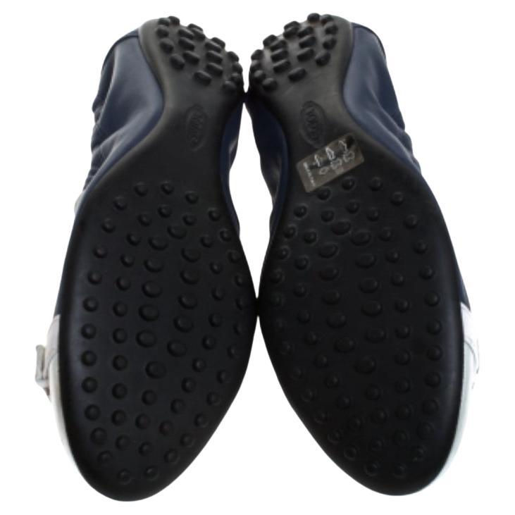 Ces chaussures plates en cuir garderont vos pieds à l'aise toute la journée. Ils ont un style chouchou et sont dotés de boucles sur l'empeigne. La maison Tod's vous propose ces chaussures plates pour compléter votre style.